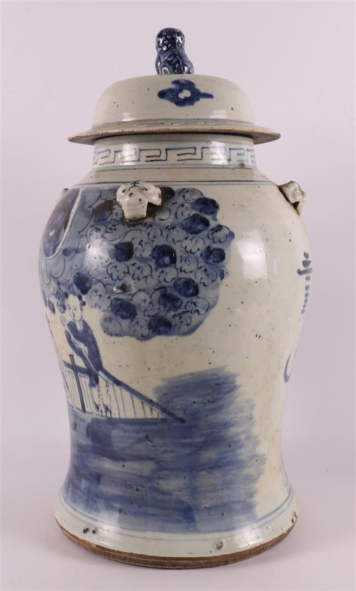 A blue/white porcelain vase with cover, China, 19th century. - Bild 3 aus 12