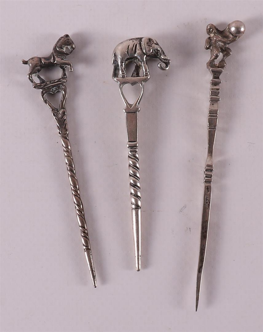 Two second grade 835/1000 silver pipe sticks, 19th/20th century.