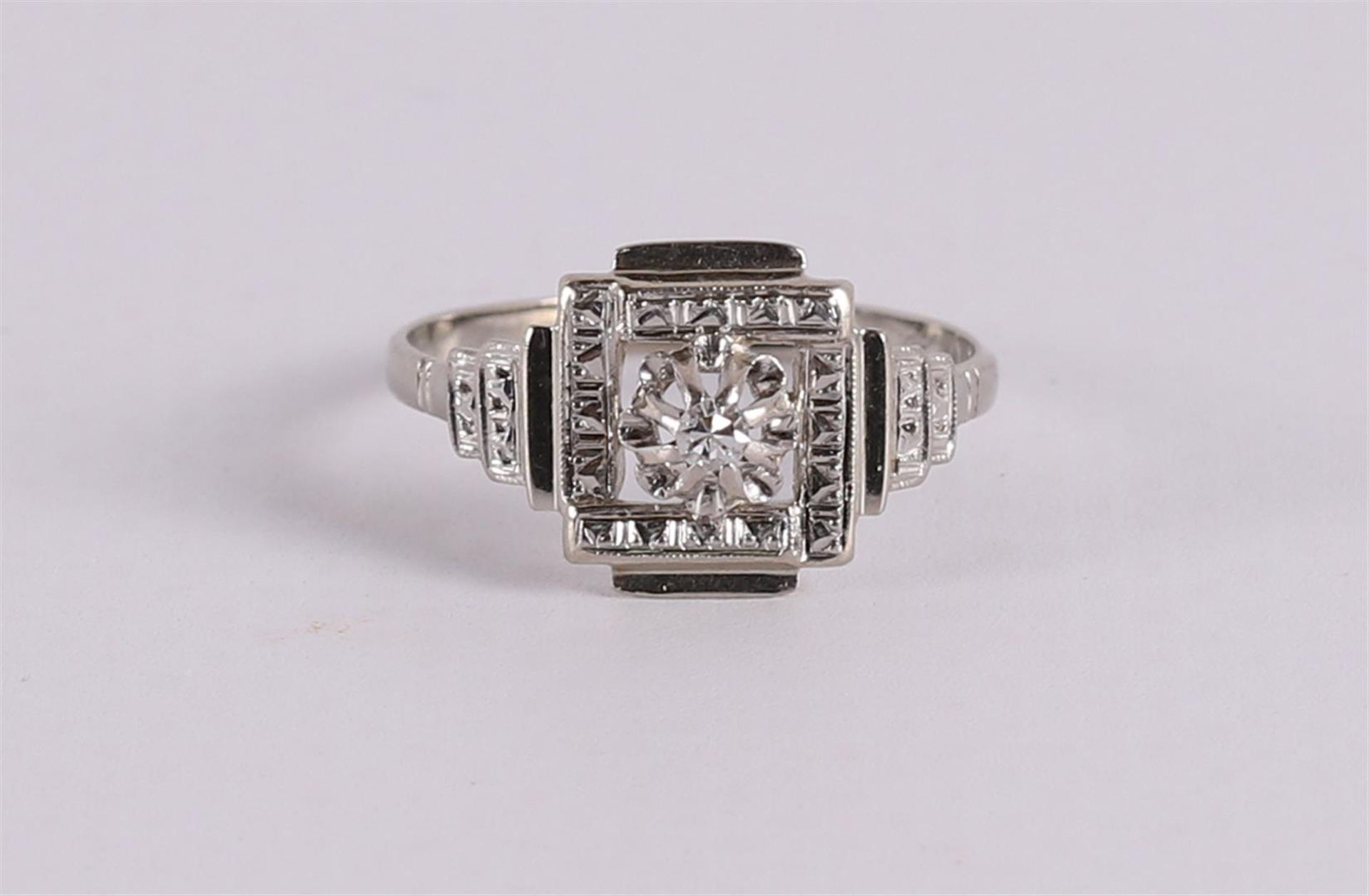 An 18 kt gold Art Deco ring with an octagon cut diamond.