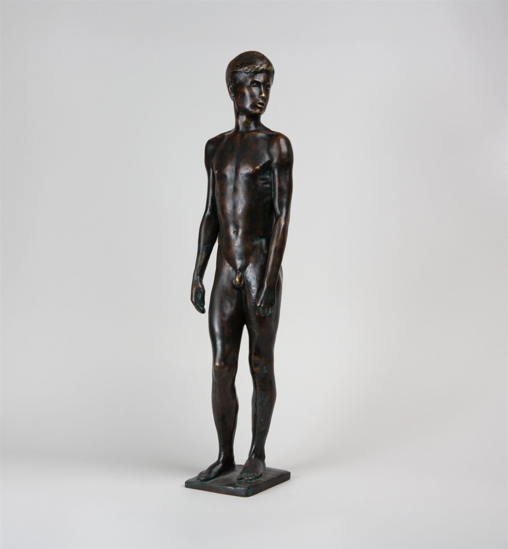 Rudolf Alexander Agricola. Stehender Jüngling. 1937. Bronze.