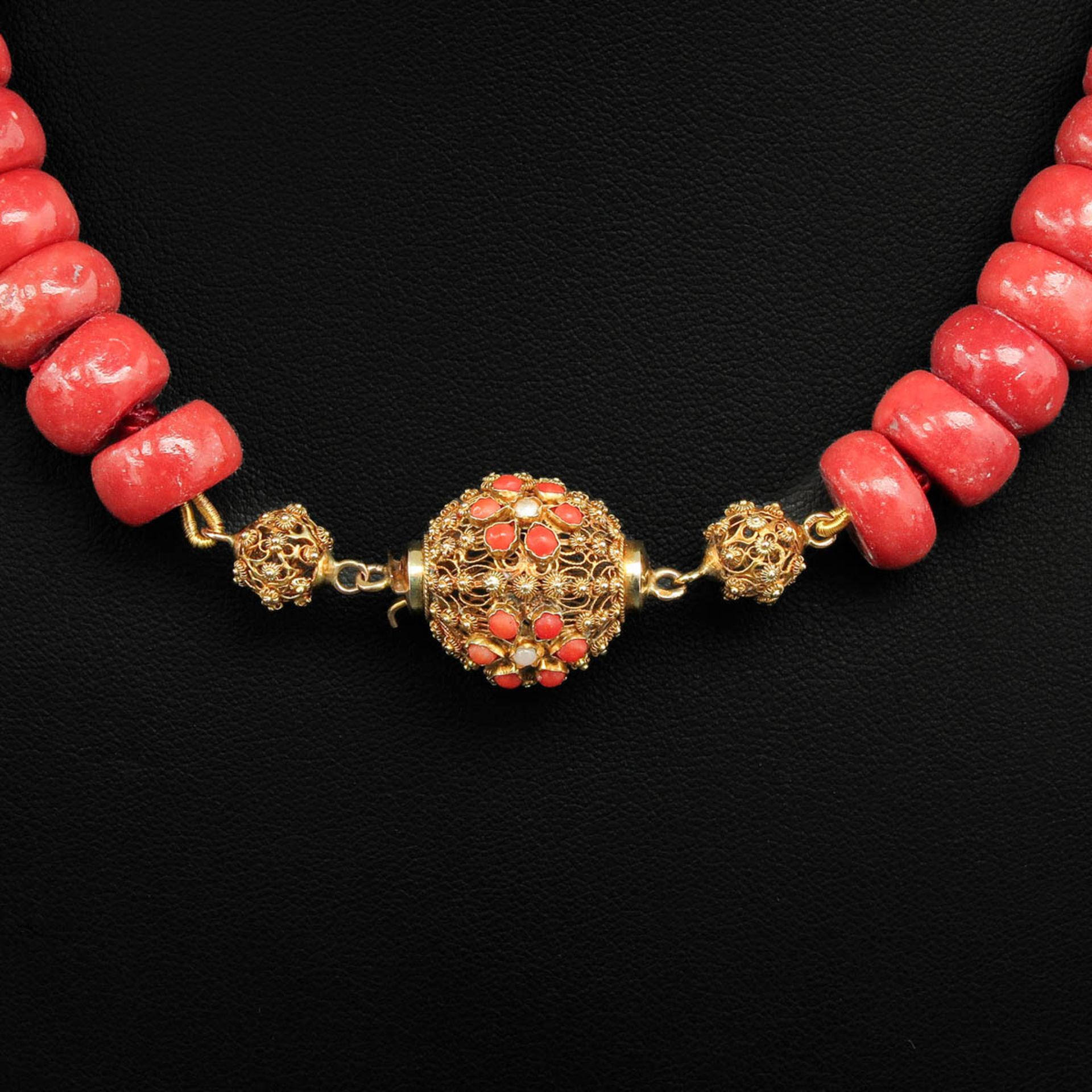A Red Coral Necklace - Image 2 of 6