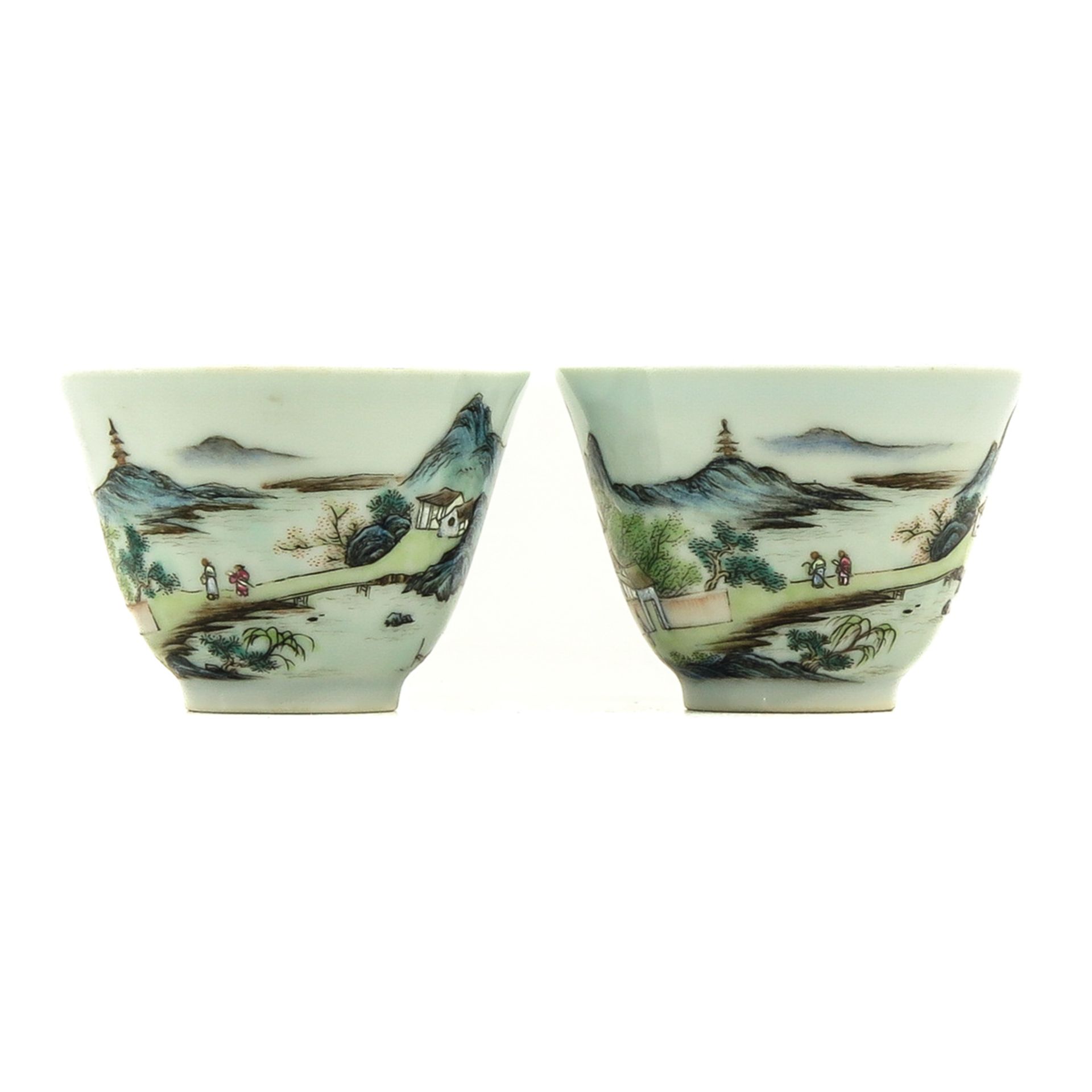 A Pair of Famille Rose Cups - Image 2 of 9