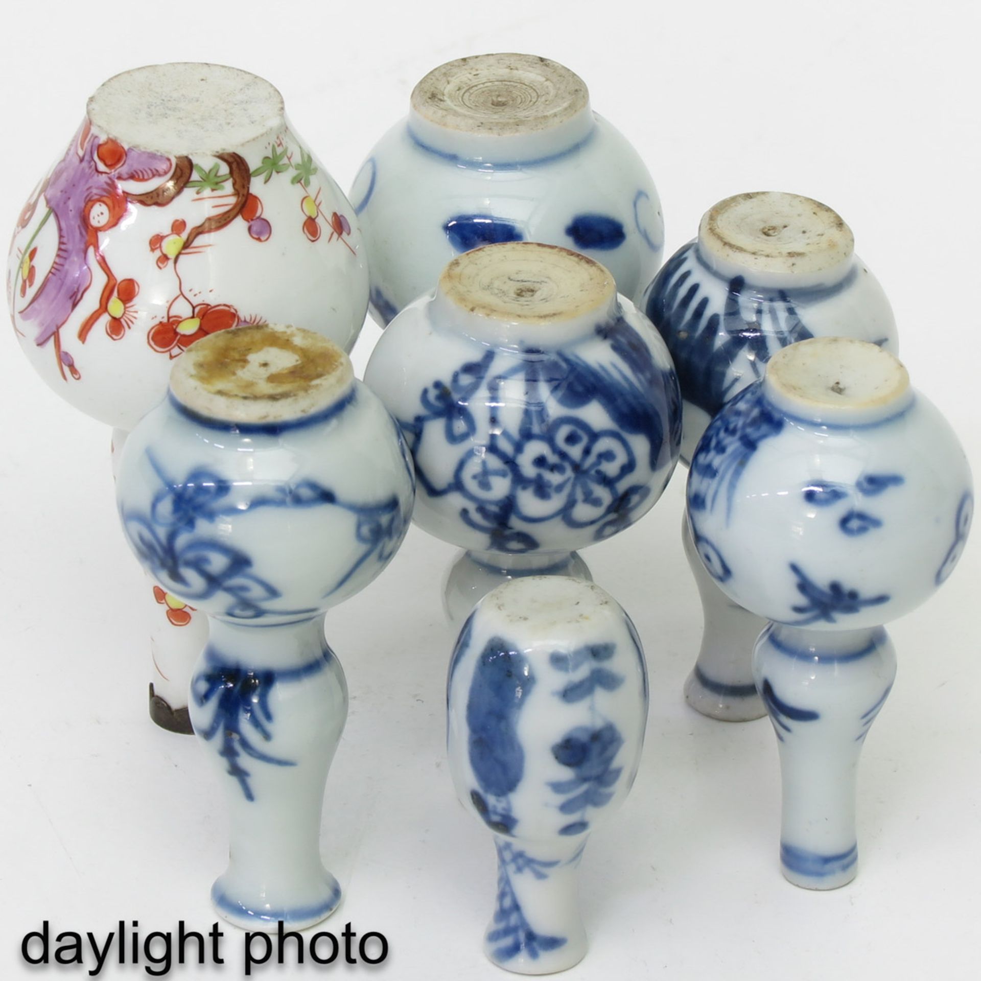 A Collection of 7 Miniature Vases - Image 8 of 10