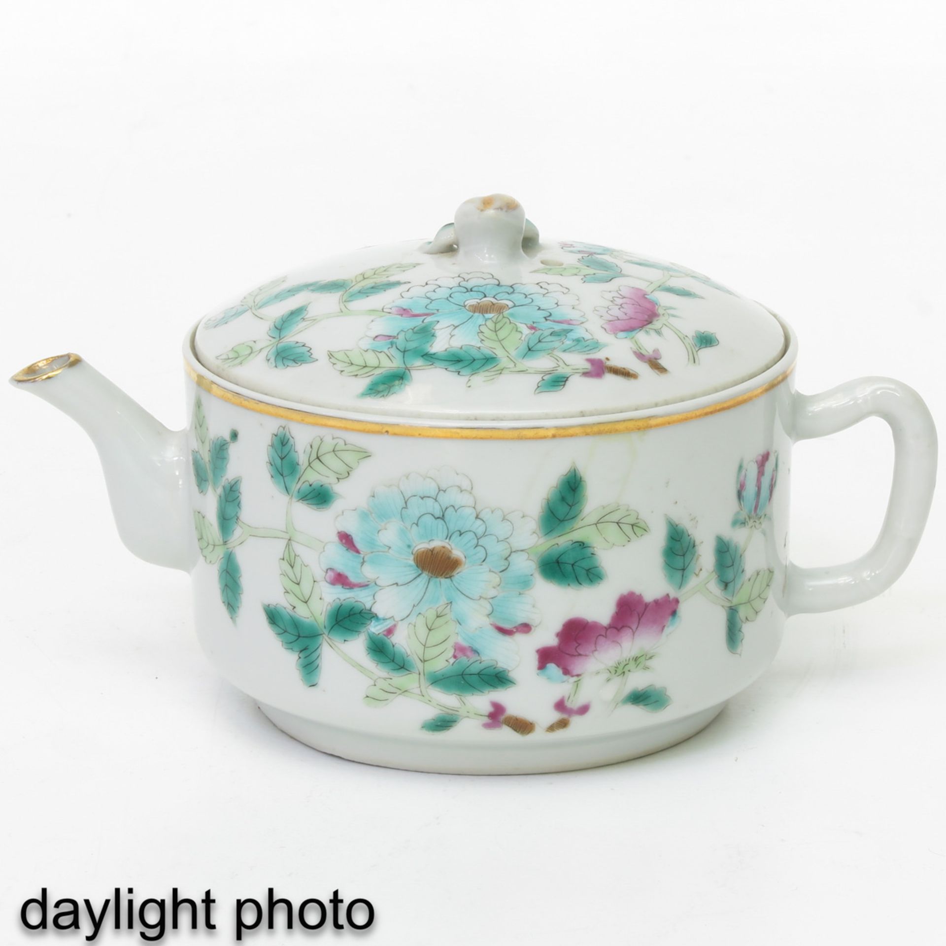 A Famille Rose Teapot - Image 7 of 10