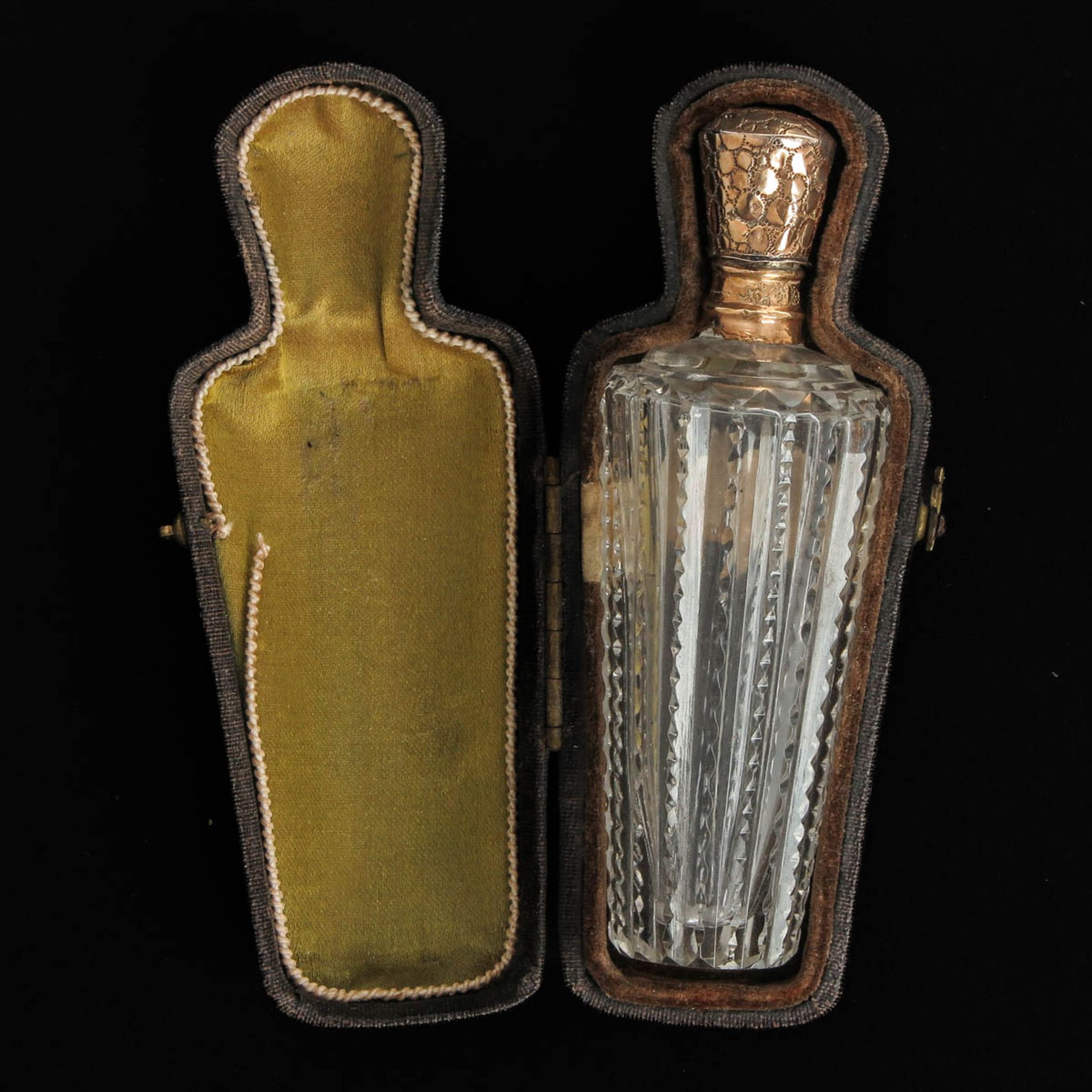 A Lot of 2 Perfume Bottles - Image 9 of 9