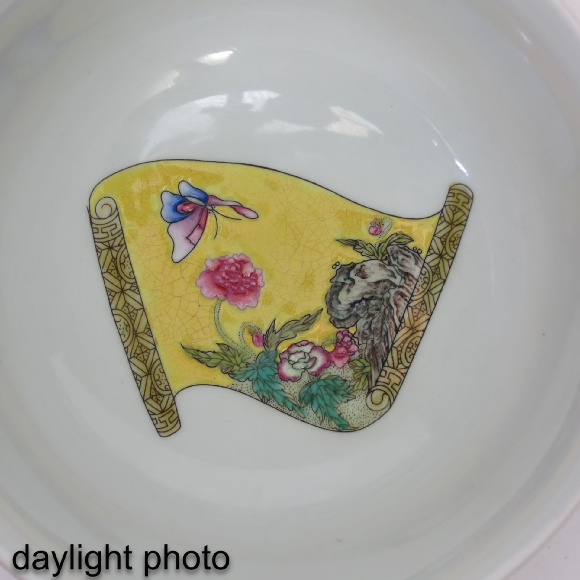 A Pair of Famille Rose Bowls - Image 10 of 10