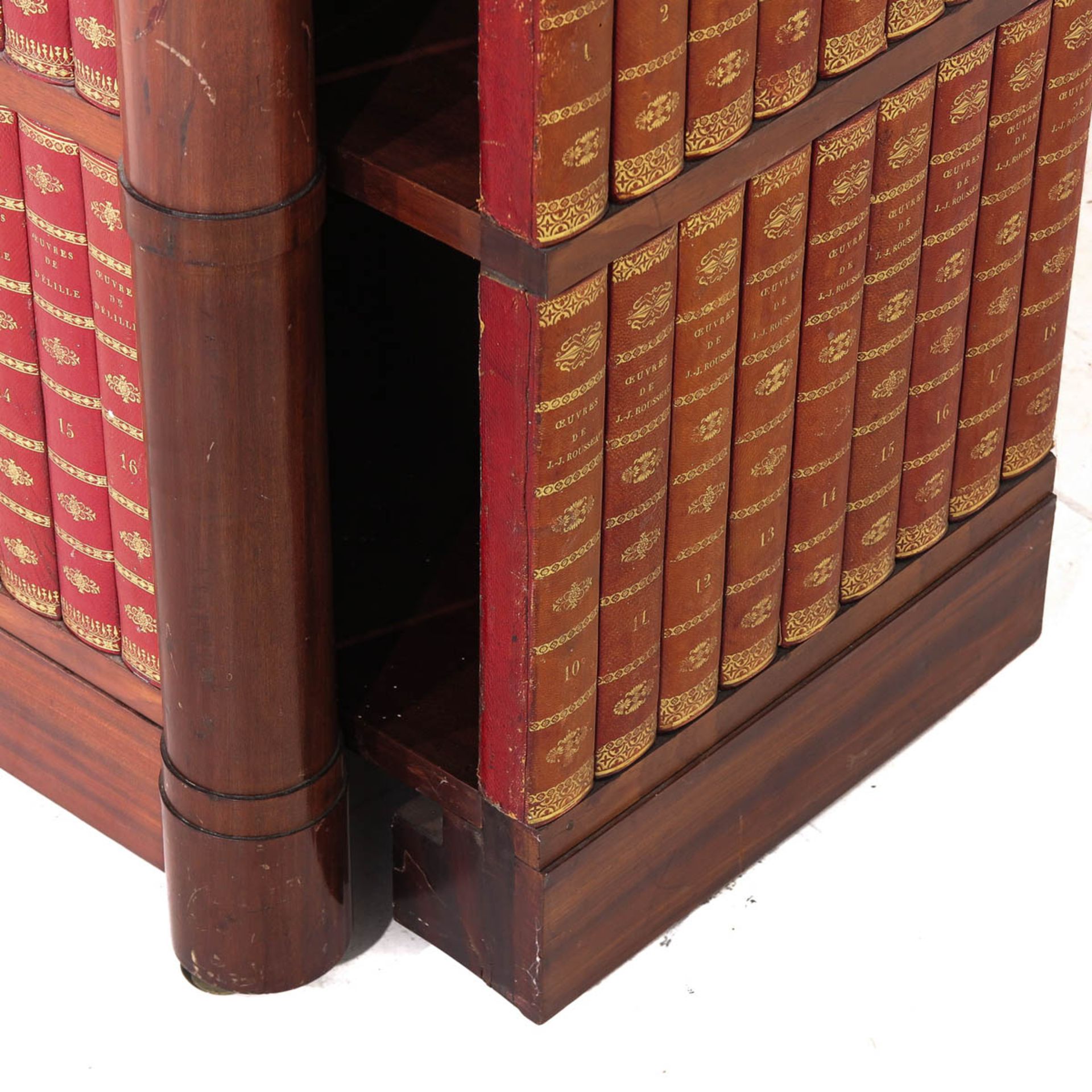 A Mahogany Bookcase - Image 9 of 10