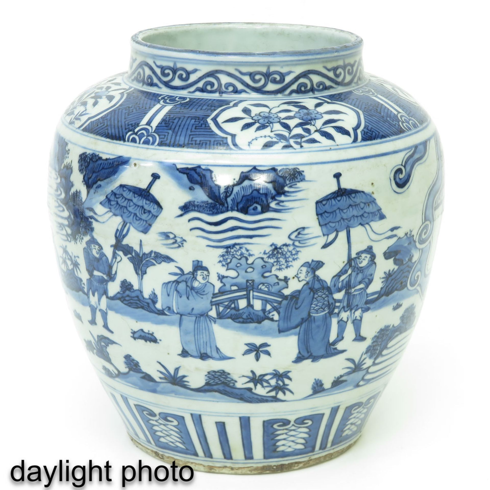 A Large Blue and White Pot - Image 7 of 9