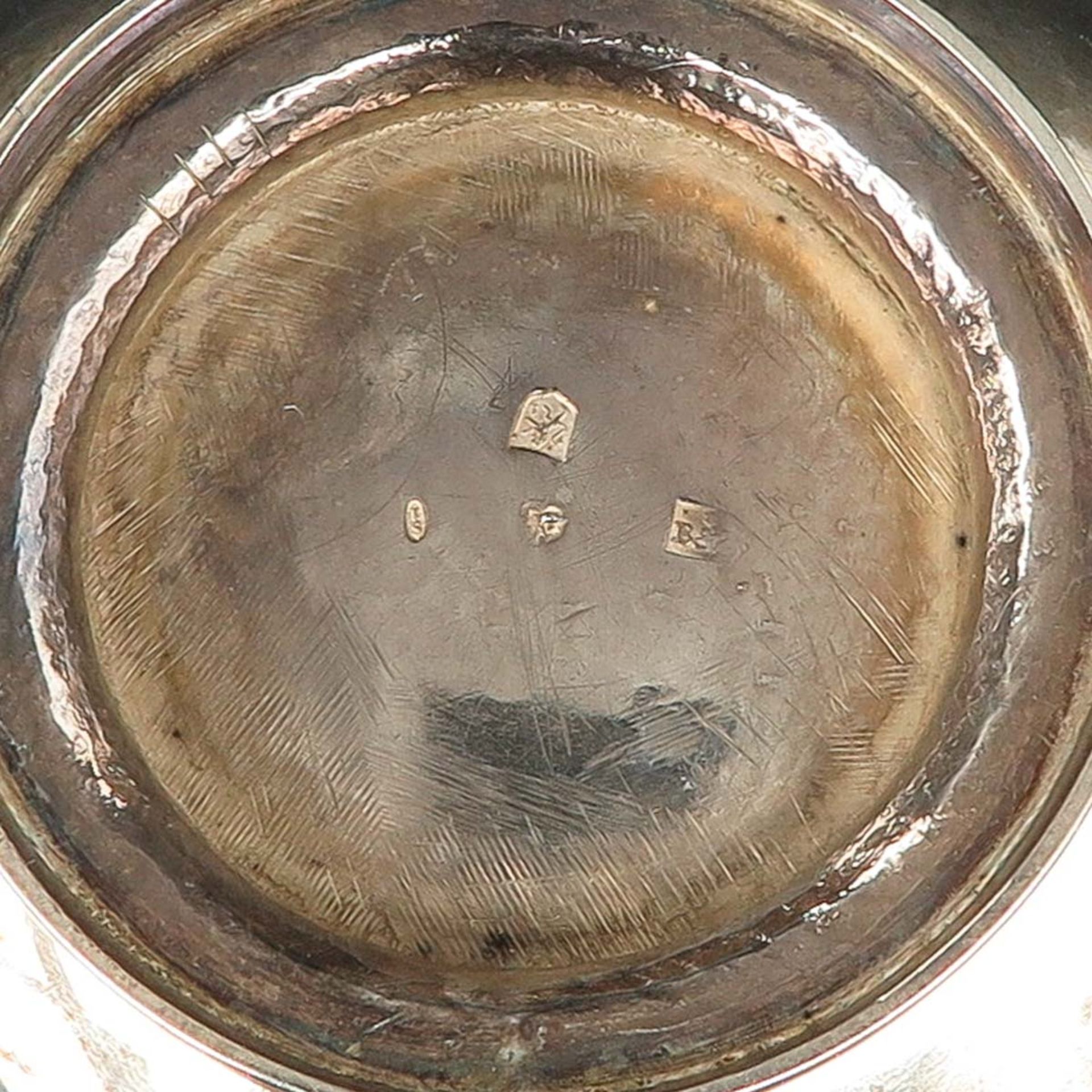 A Dutch Silver Milk Jug and Teapot - Bild 7 aus 9