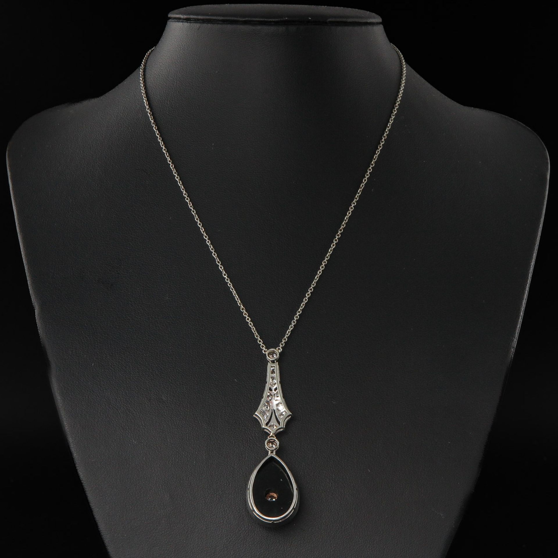 A Platinum and Diamond Necklace - Image 3 of 5