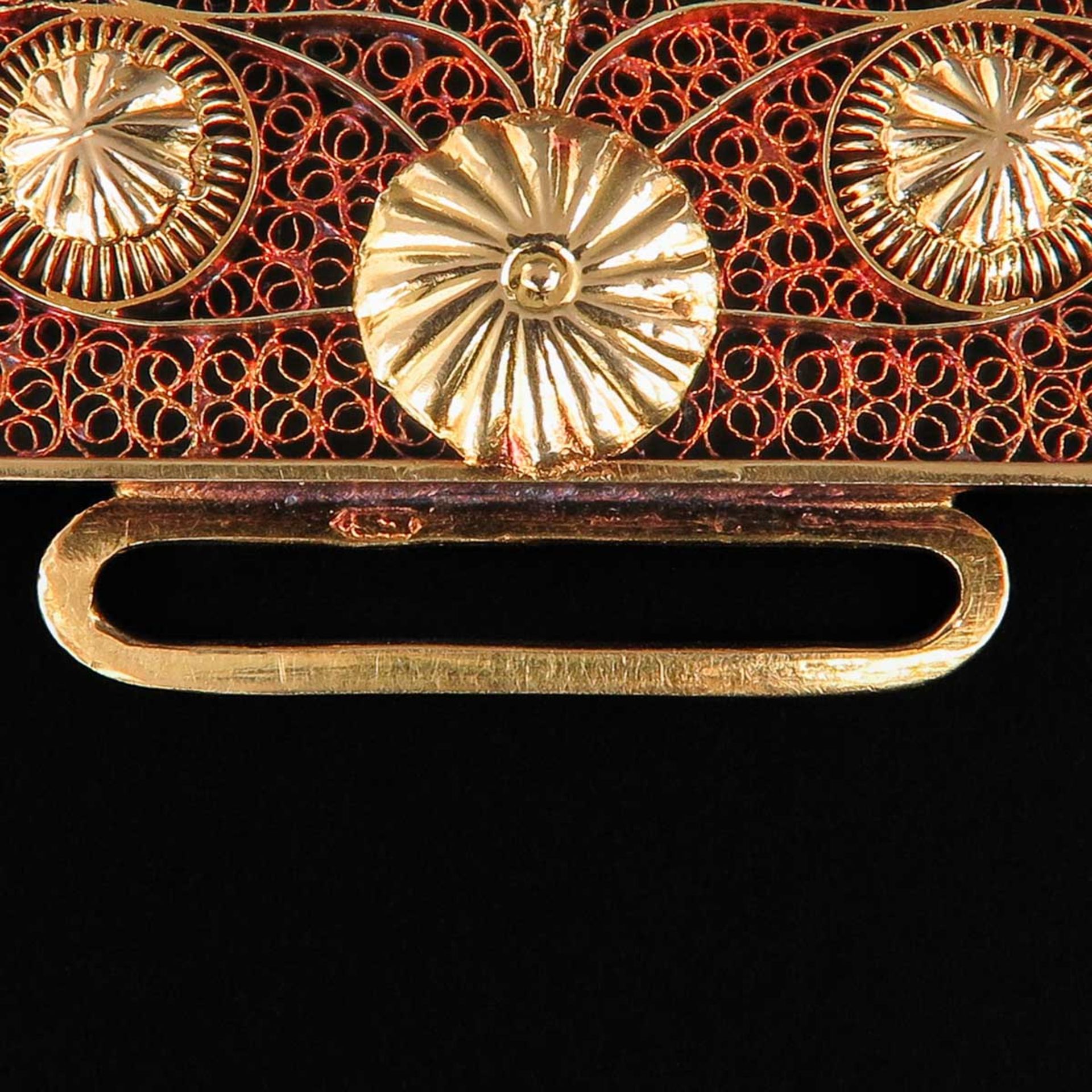 A Gold Clasp - Image 3 of 4