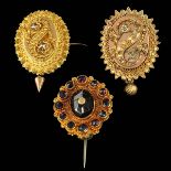 A Collection of 3 14KG Brooches