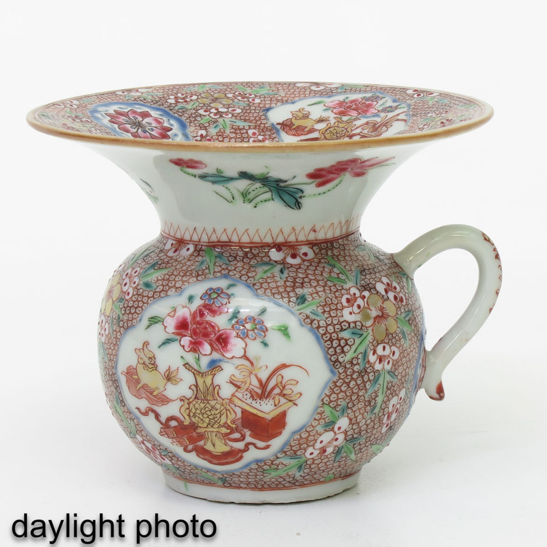 A Famille Rose Spittoon - Image 7 of 10