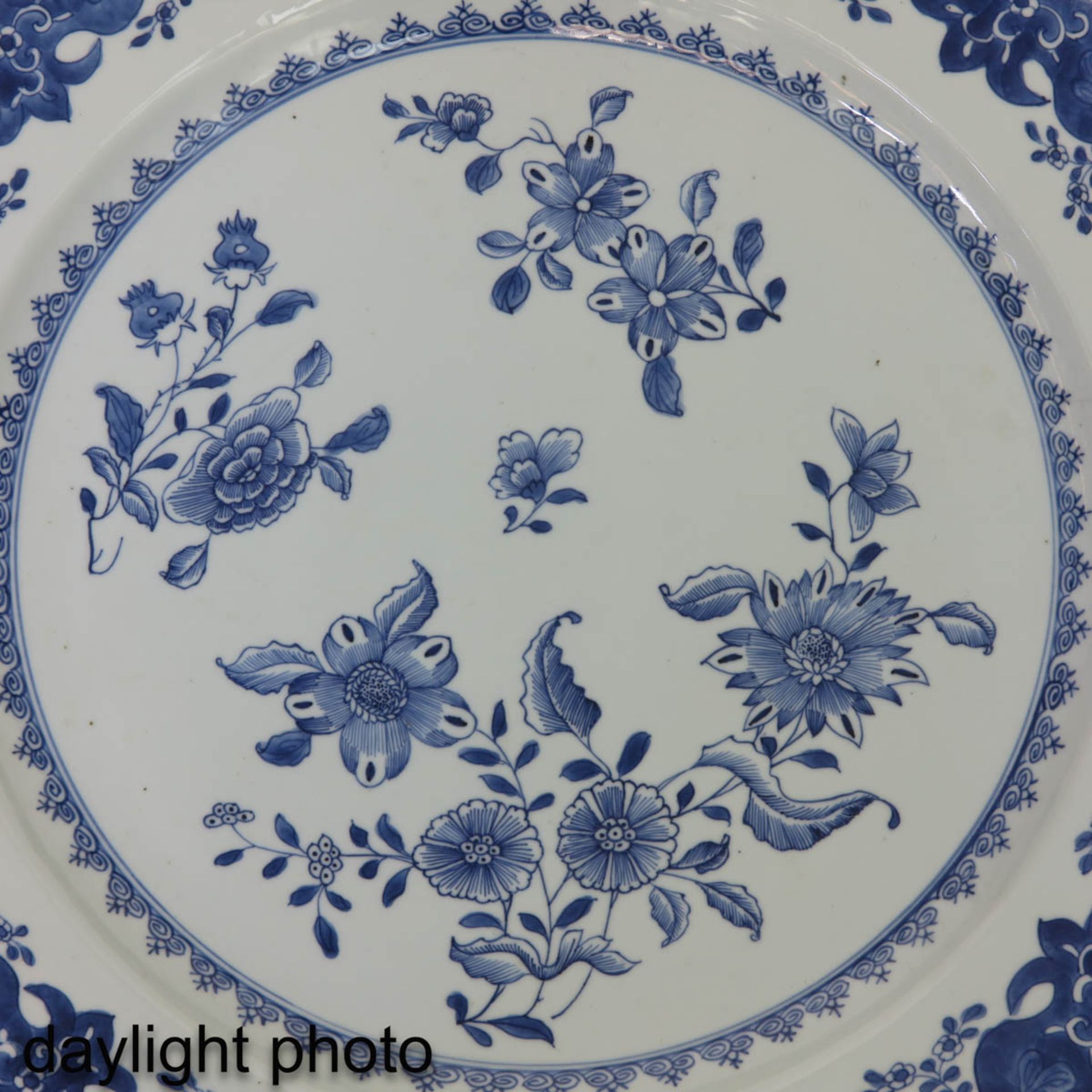 A Lot of 2 Blue and White Plates - Image 10 of 10