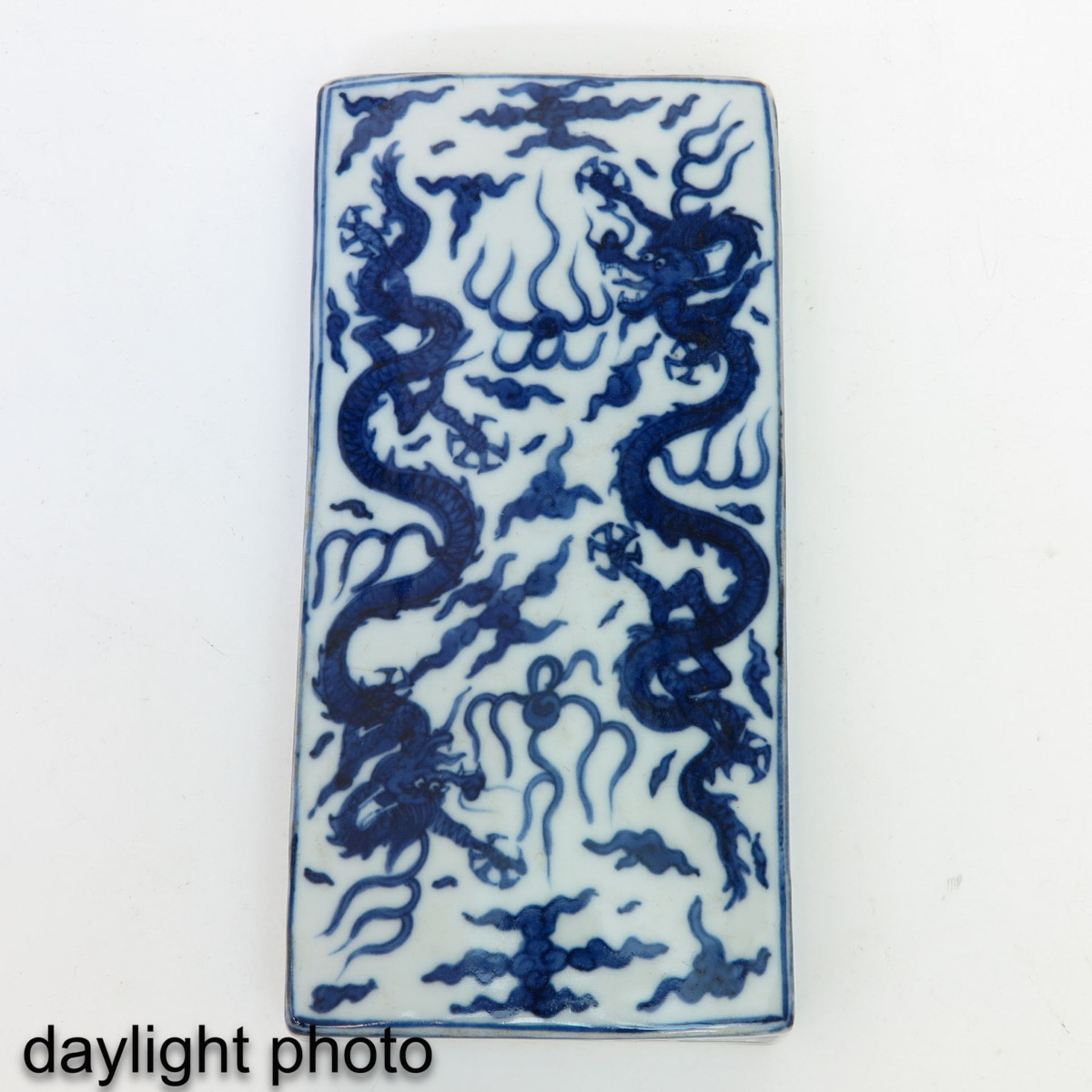 A Blue and White Divided Box - Image 10 of 10