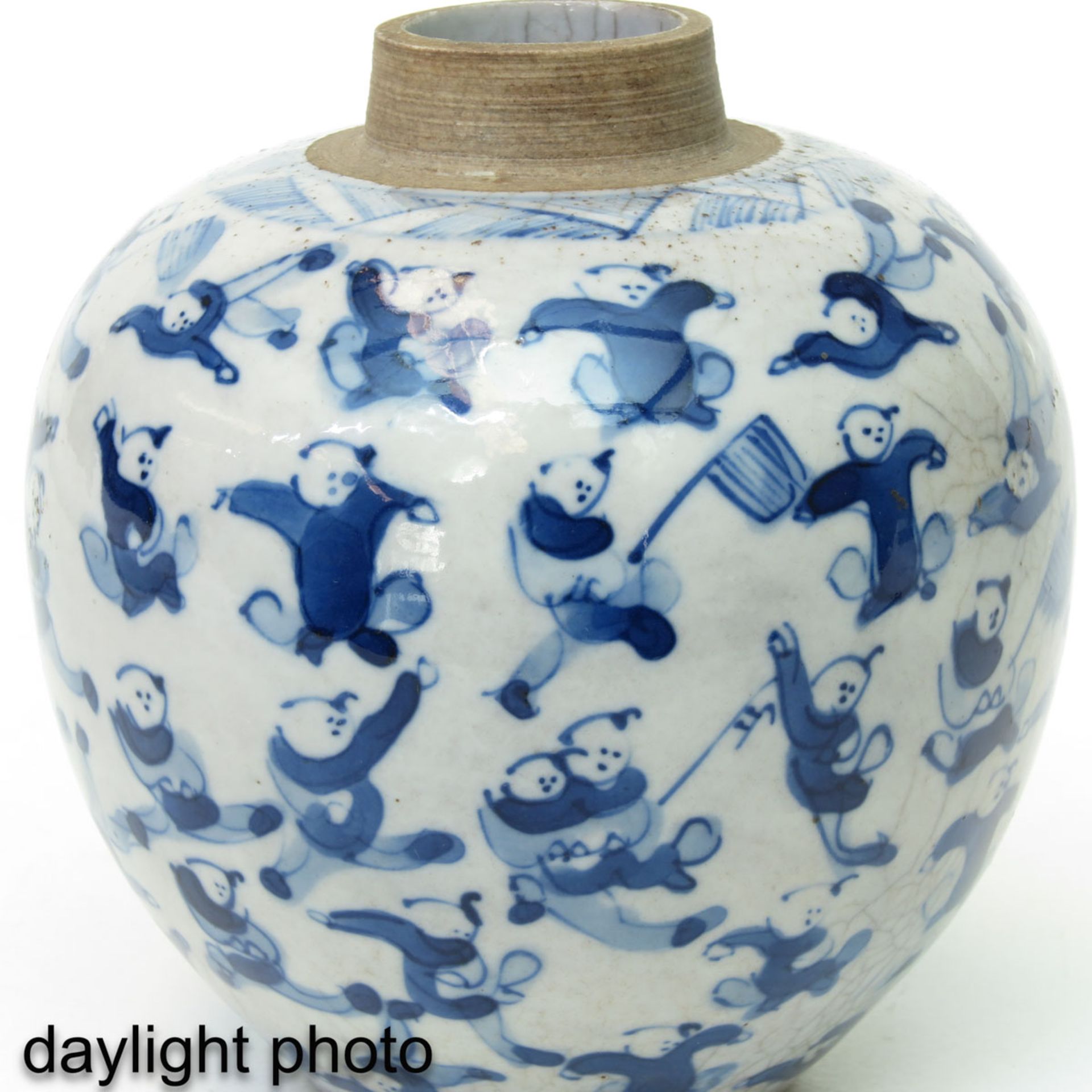 A Blue and White Jar - Bild 10 aus 10