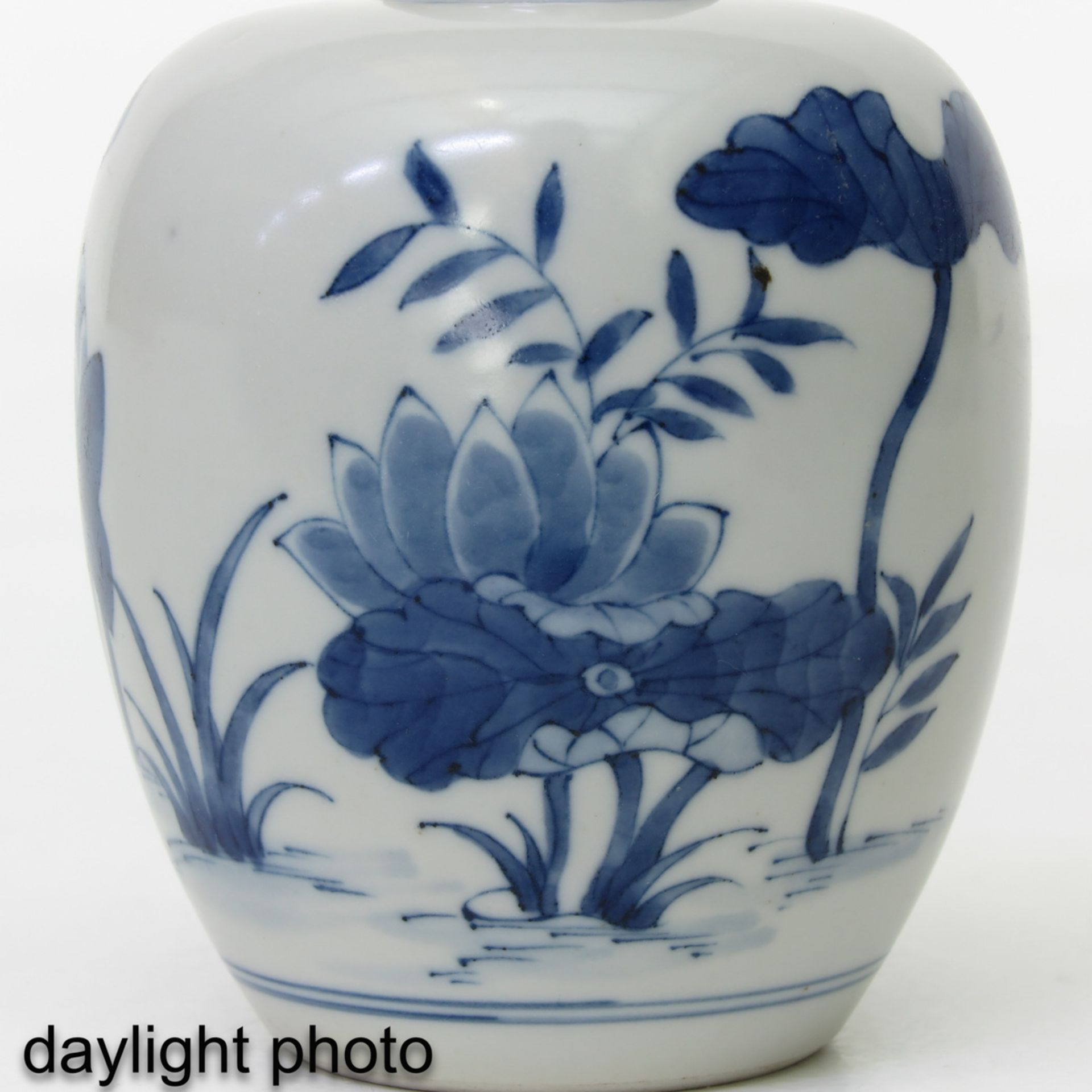 A Blue and White Tea Box - Image 9 of 9