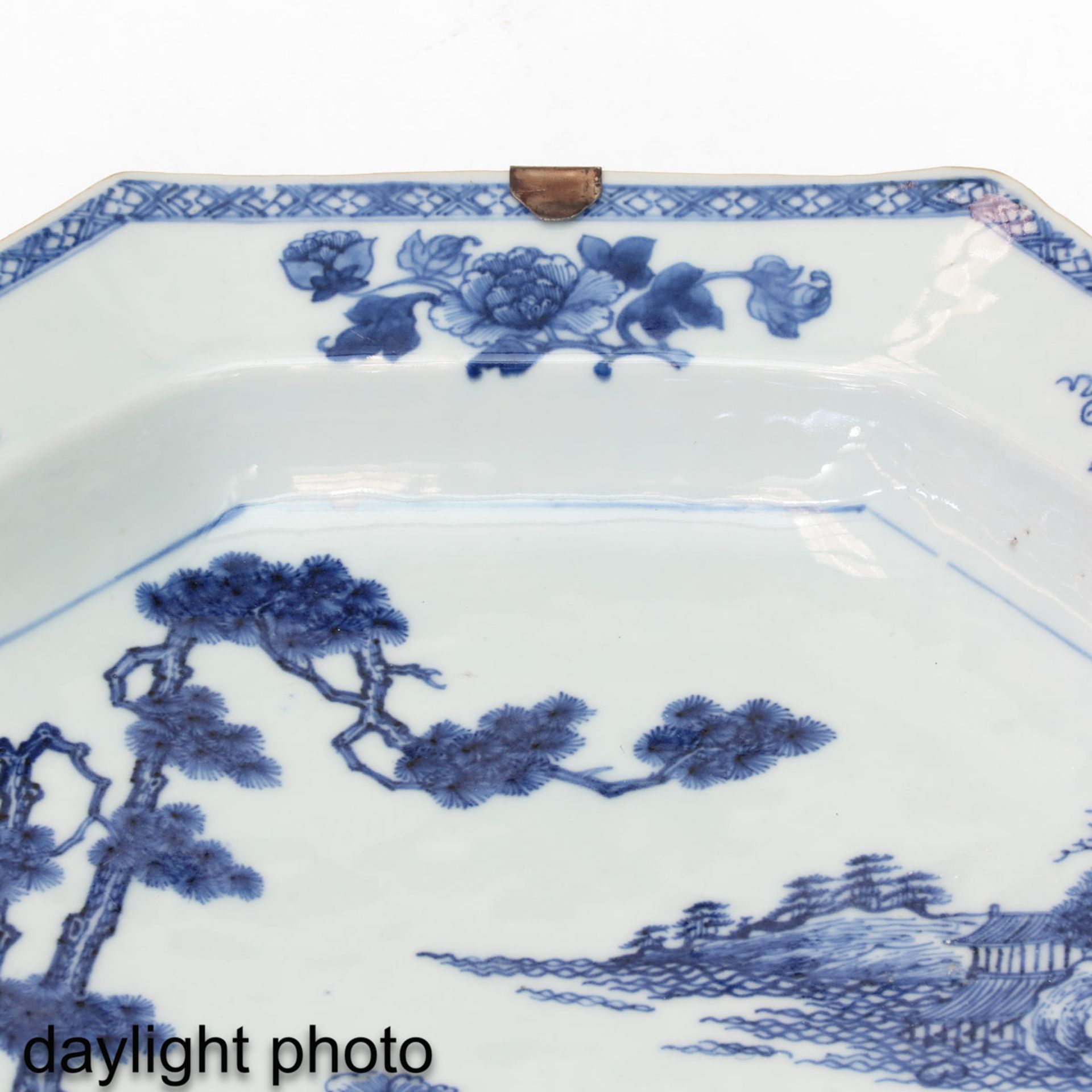 A Blue and White Serving Dish - Bild 7 aus 7