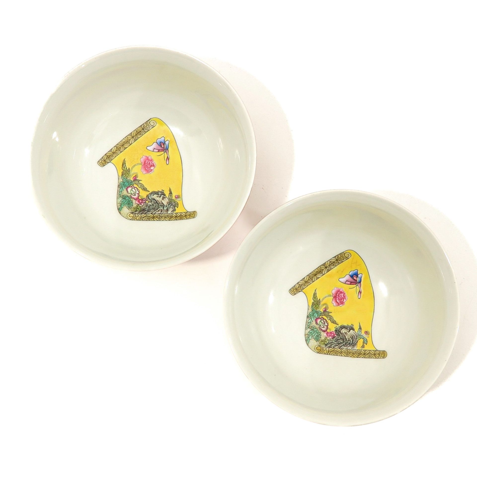 A Pair of Famille Rose Bowls - Image 5 of 10
