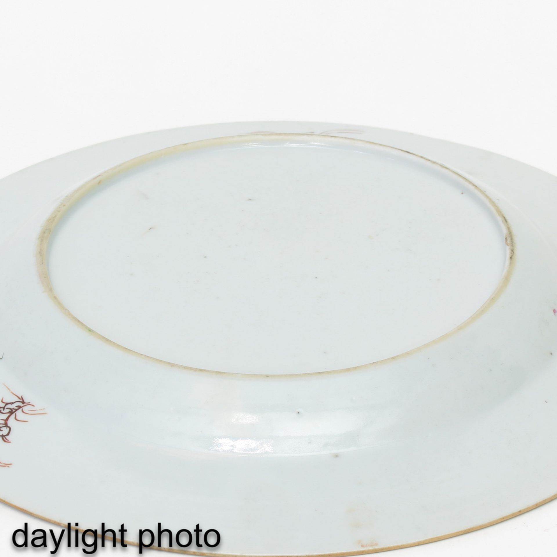 A Famille Rose Plate - Image 4 of 5