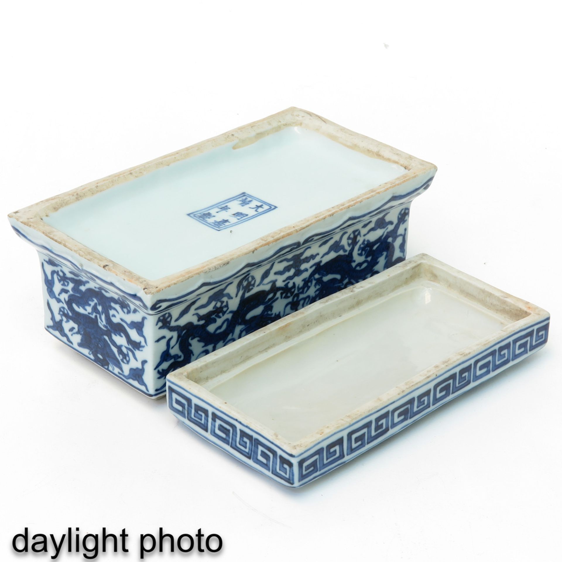 A Blue and White Divided Box - Bild 8 aus 10
