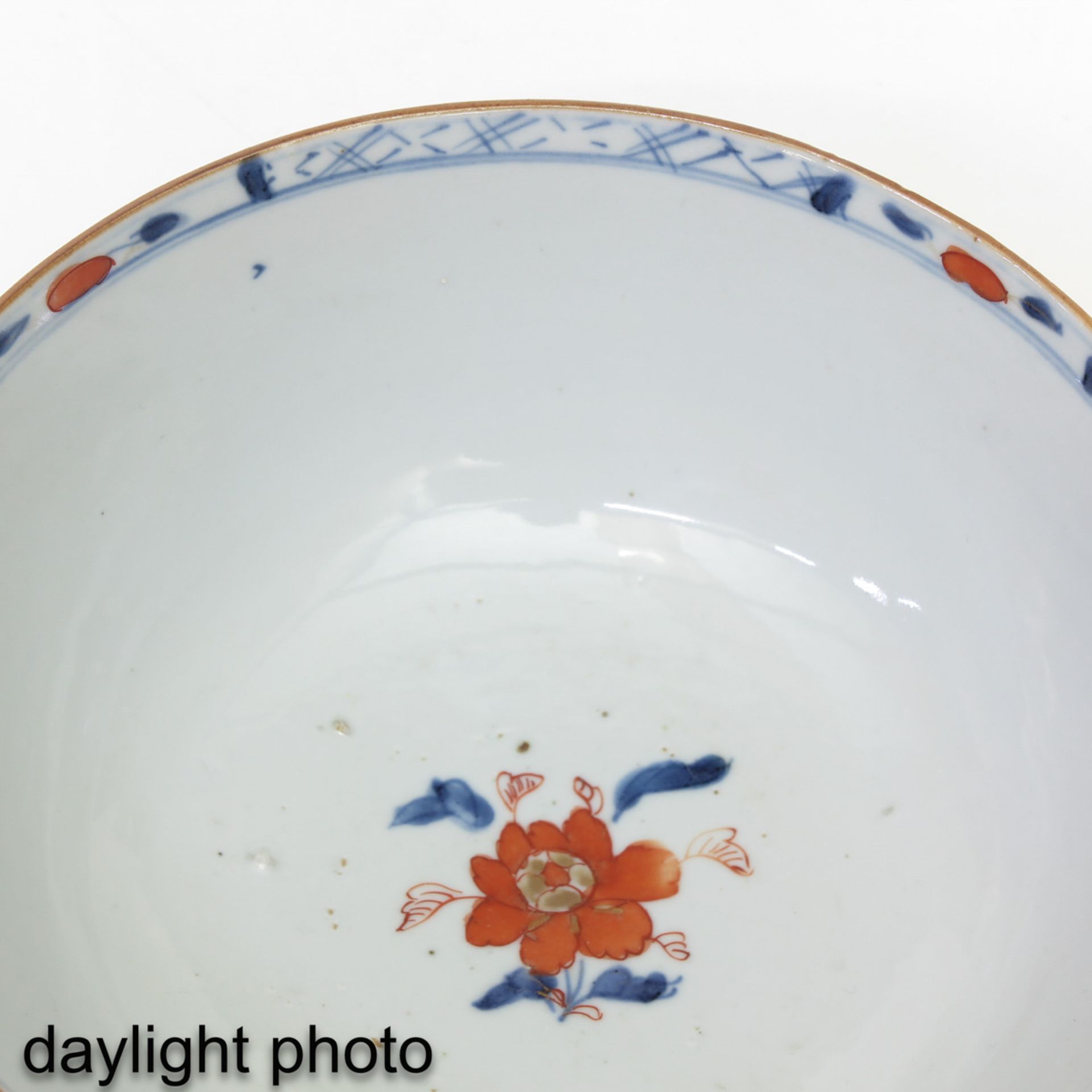 A Pair of Imari Bowls - Bild 9 aus 10