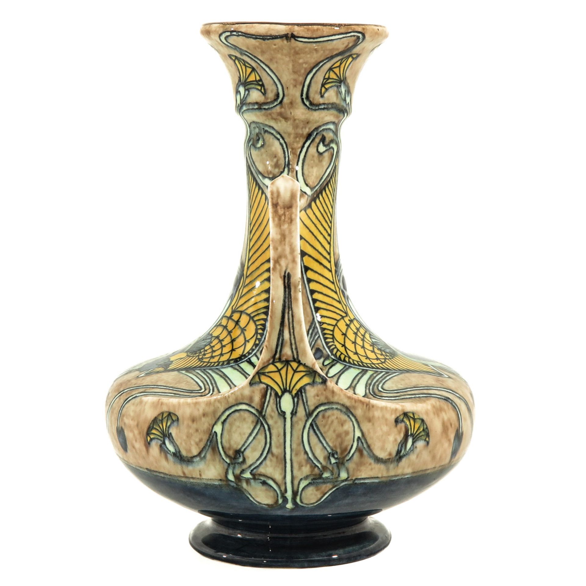 A Pottery Vase - Bild 2 aus 8
