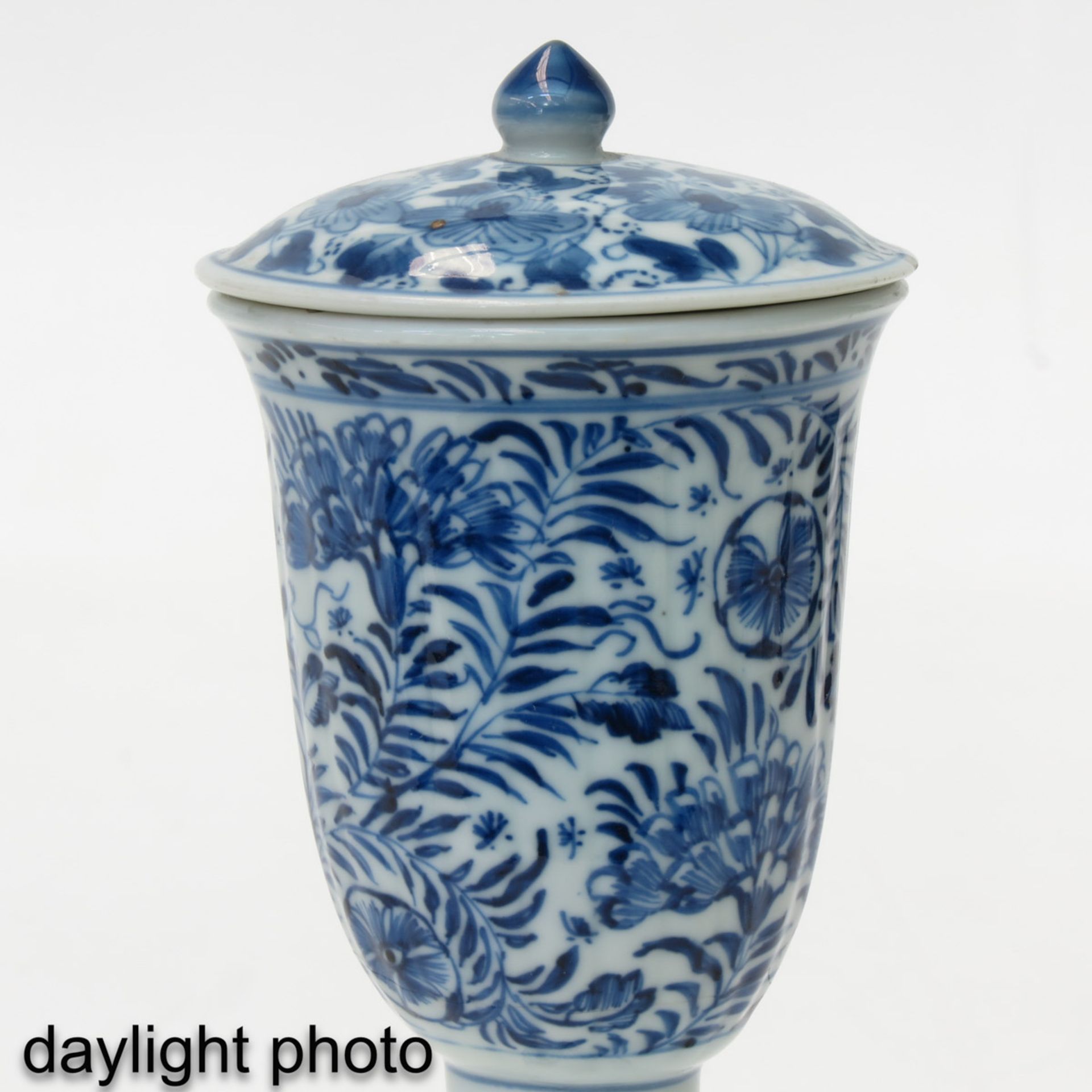 A Pair of Blue and White Wine Cups - Image 9 of 9