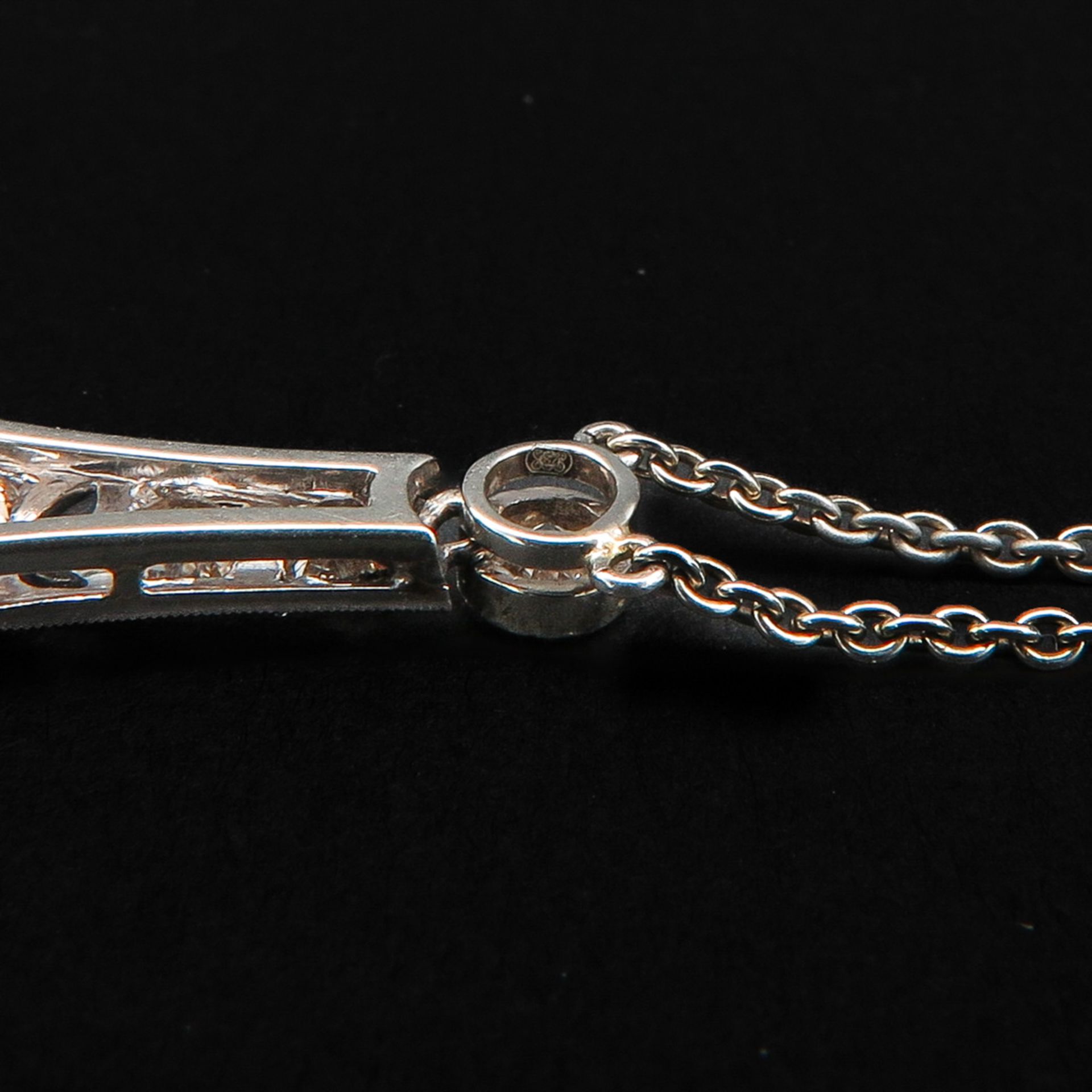 A Platinum and Diamond Necklace - Image 4 of 5