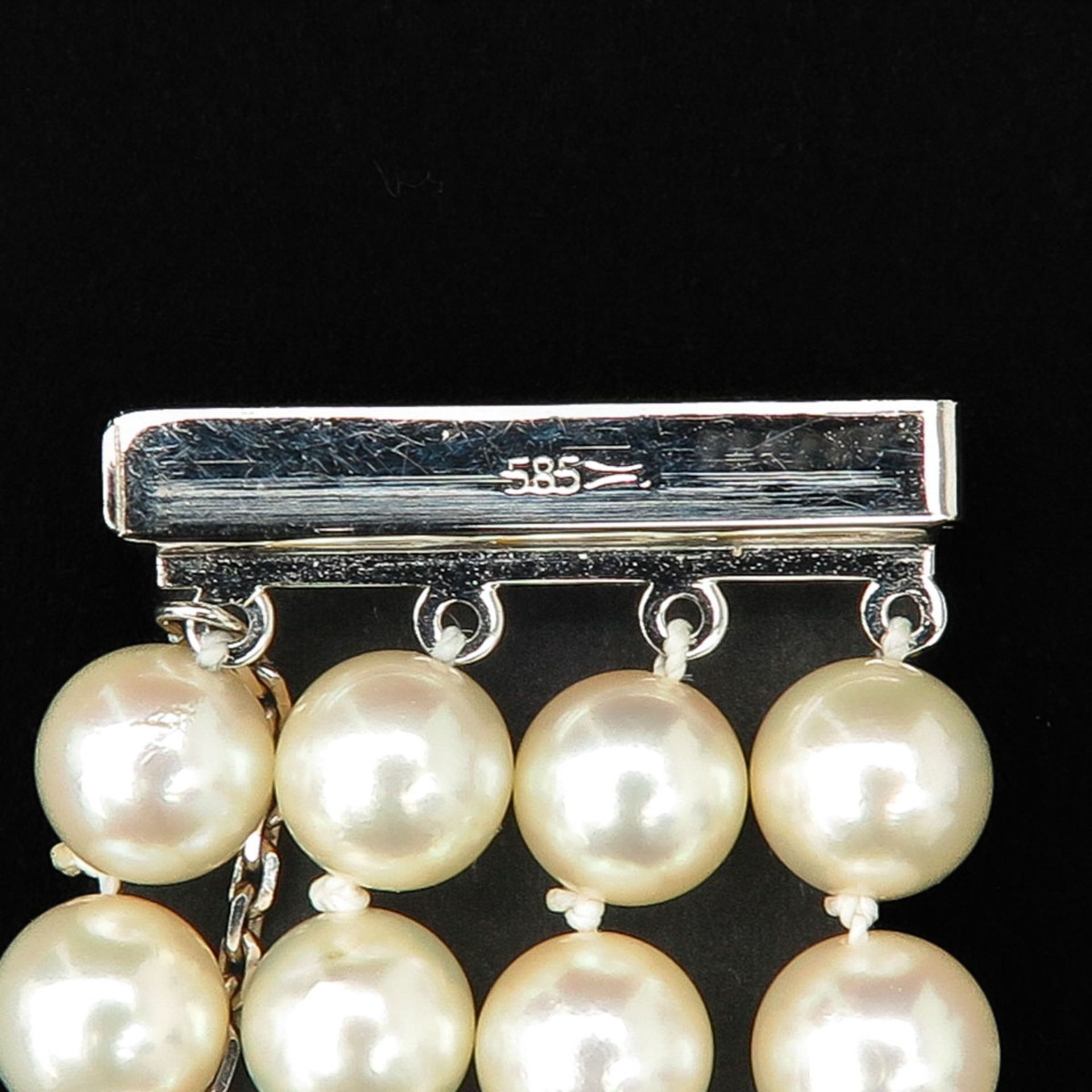 A 4 Strand Pearl Bracelet - Image 4 of 4