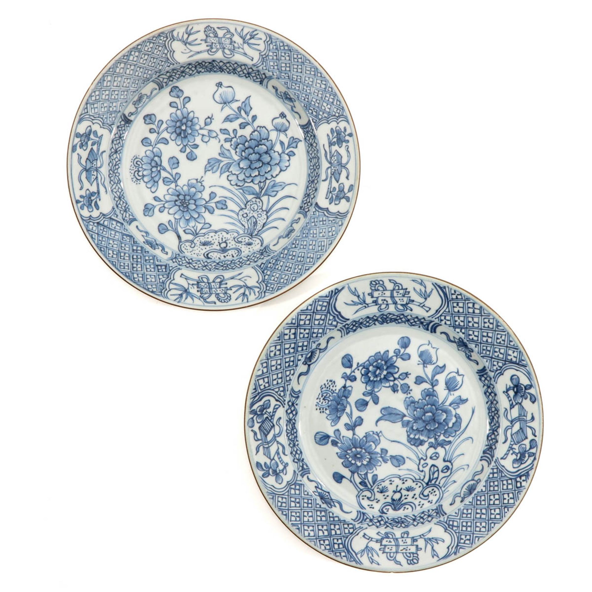 A Collection of 4 Blue and White Plates - Bild 3 aus 10