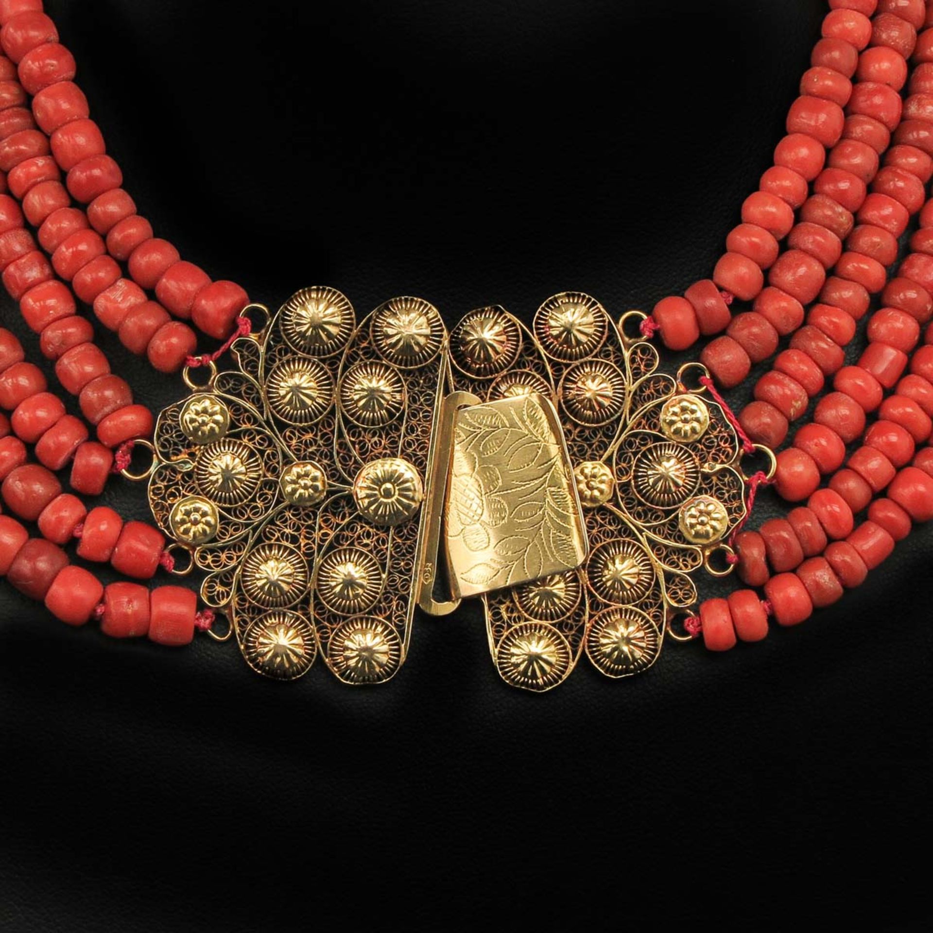 A 19th Century Red Coral Necklace - Image 2 of 6