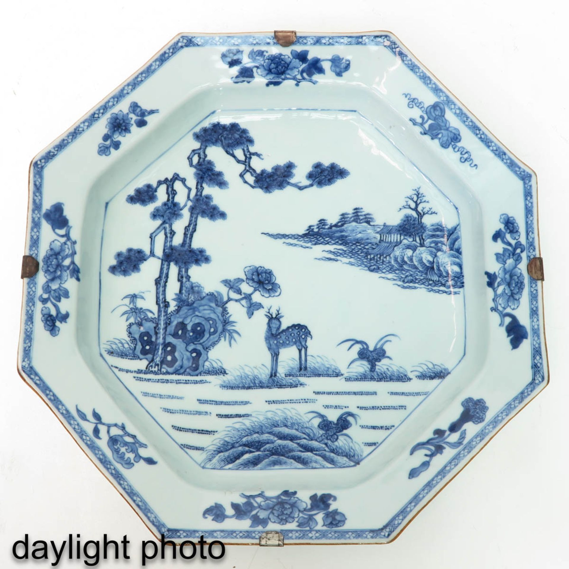 A Blue and White Serving Dish - Bild 5 aus 7