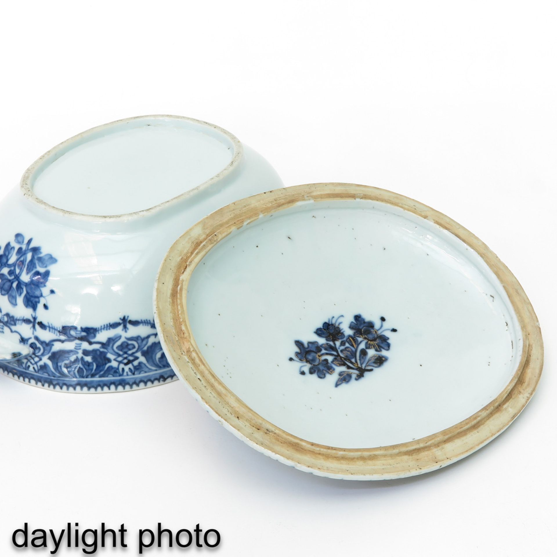 An Oval Tureen with Cover - Image 8 of 10