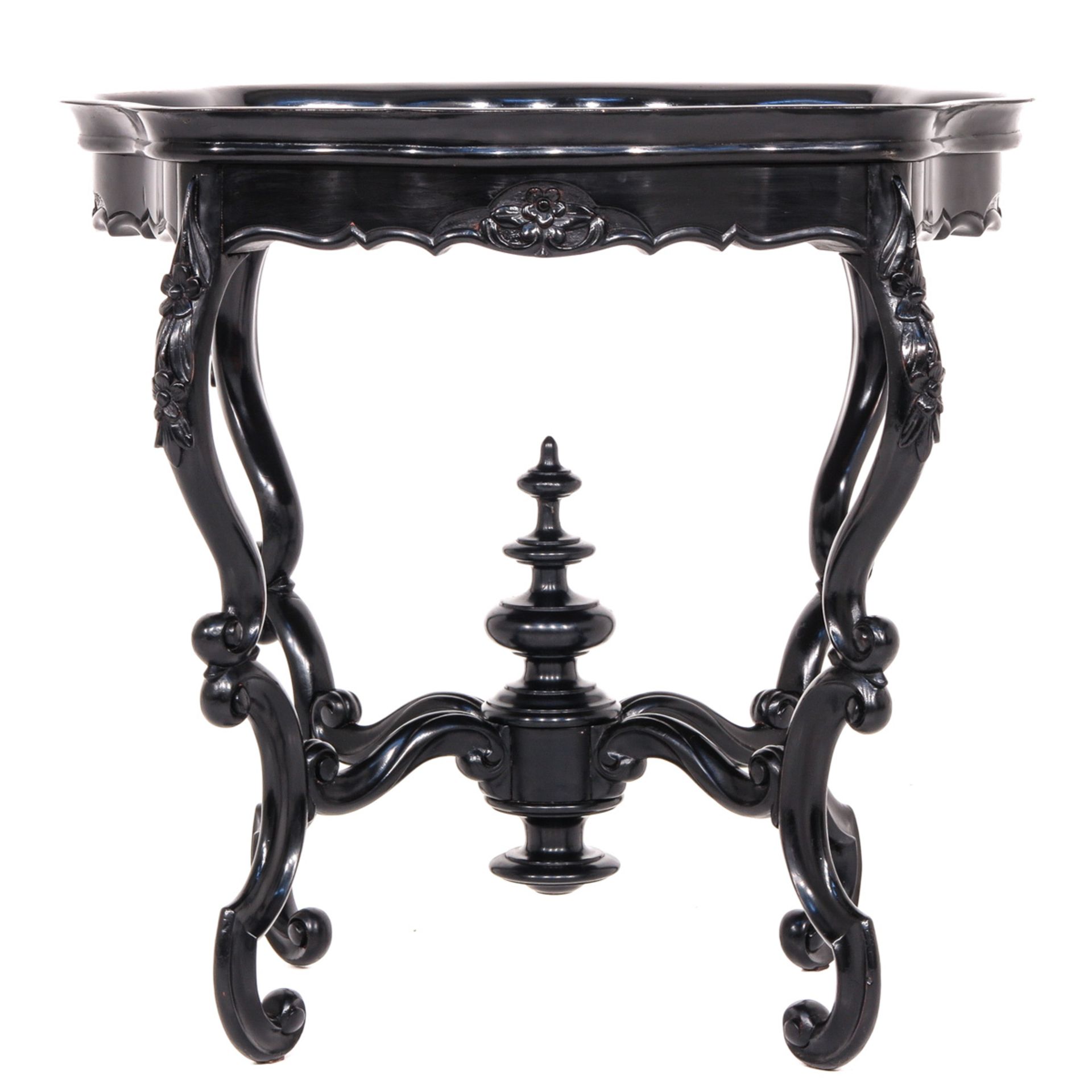 A William III Period Table - Image 3 of 8