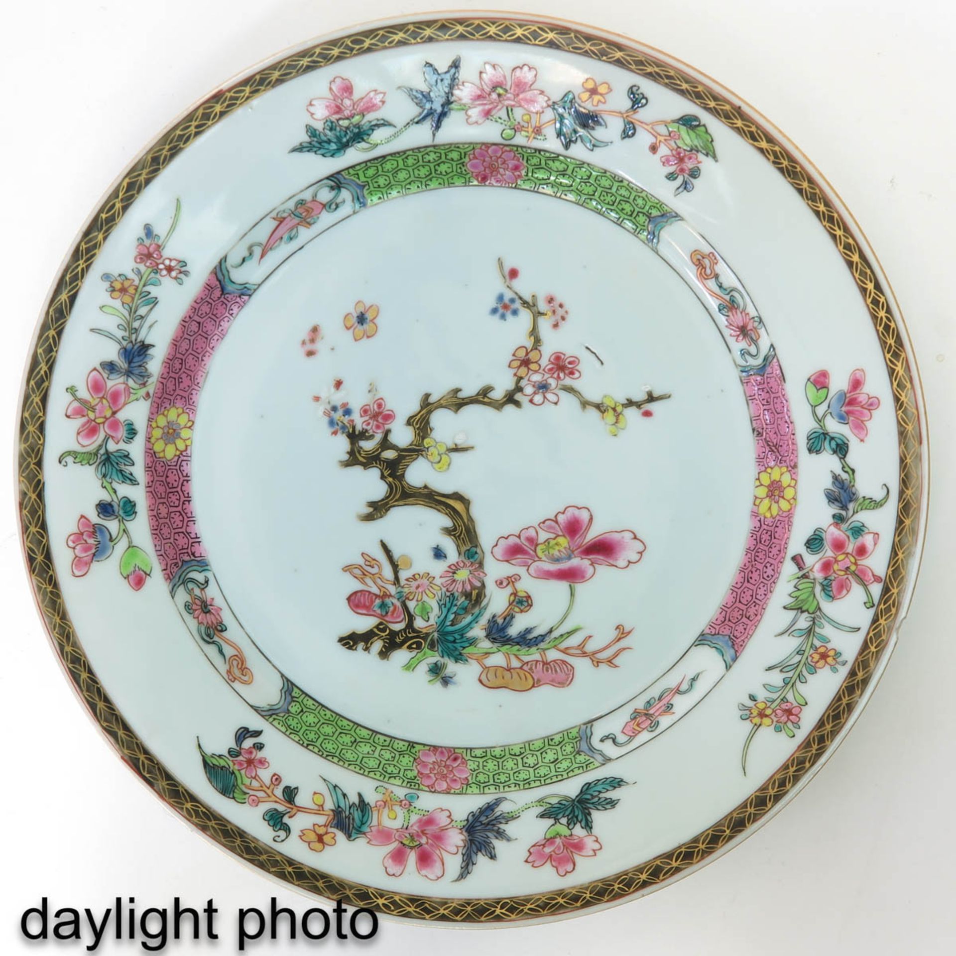 A Pair of Famille Rose Plates - Image 7 of 9