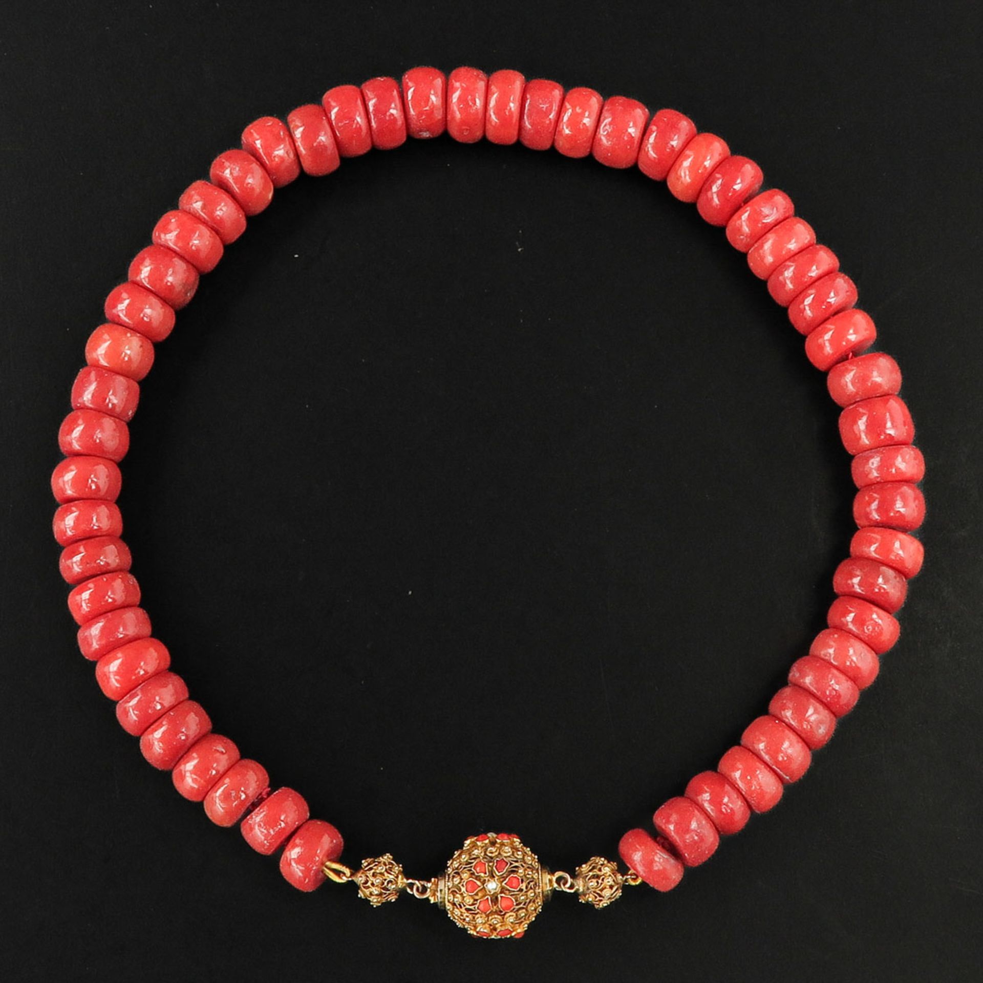 A Red Coral Necklace - Image 4 of 6