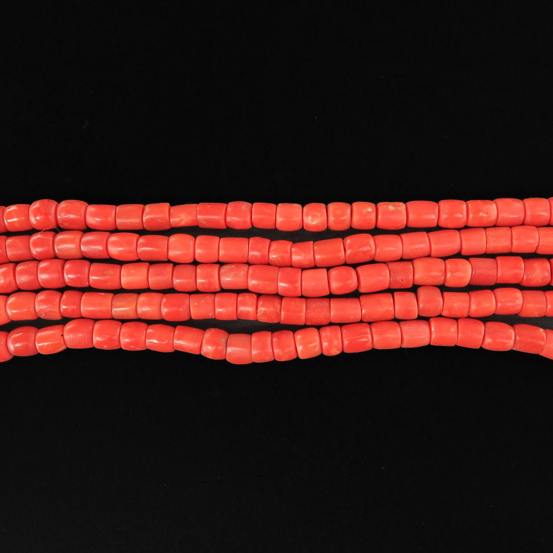 A 19th Century Red Coral Necklace - Image 5 of 6