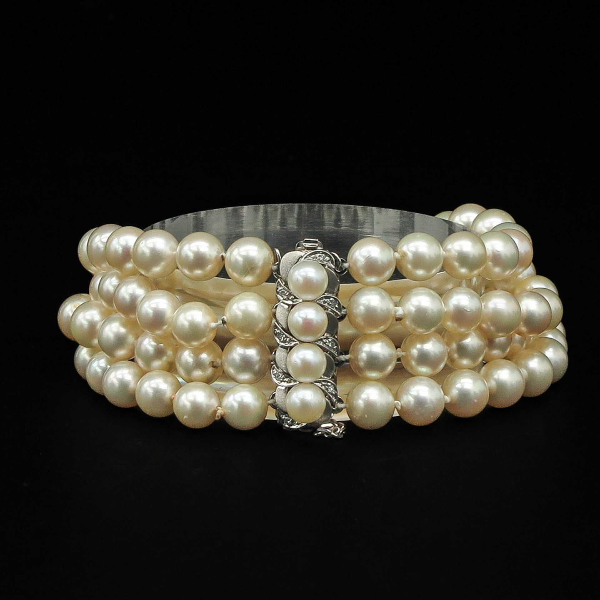 A 4 Strand Pearl Bracelet