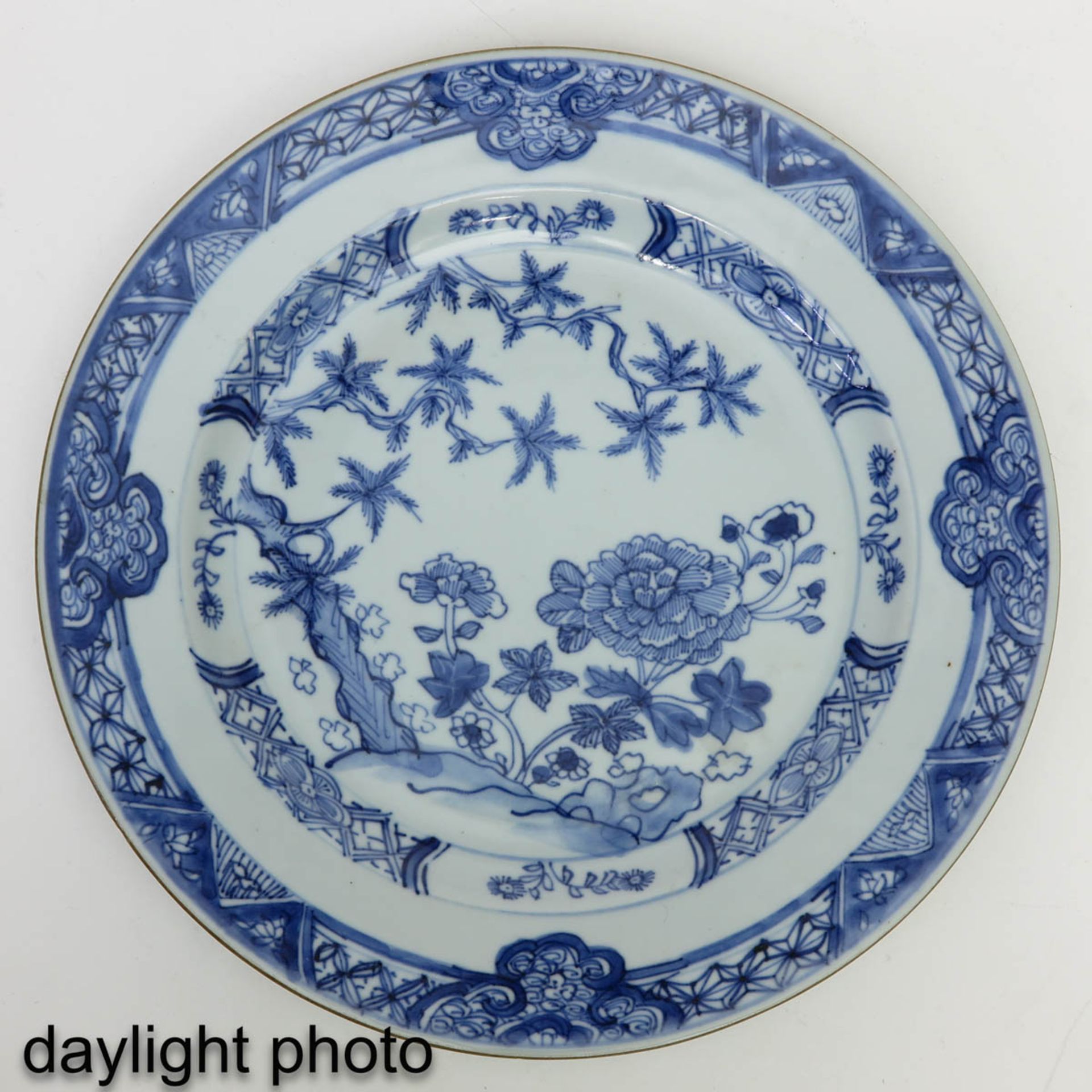 A Pair of Blue and White Plates - Image 7 of 9