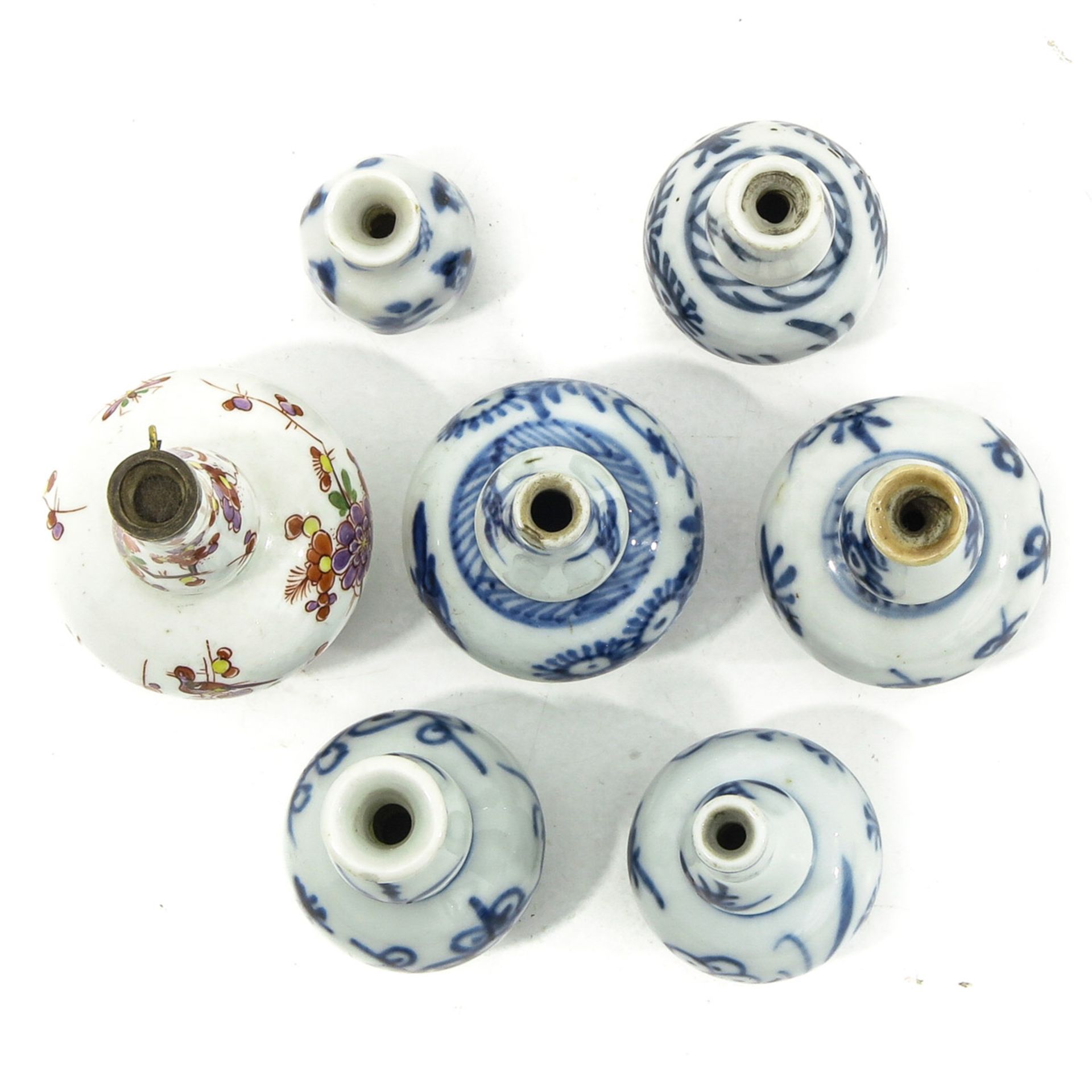 A Collection of 7 Miniature Vases - Image 5 of 10