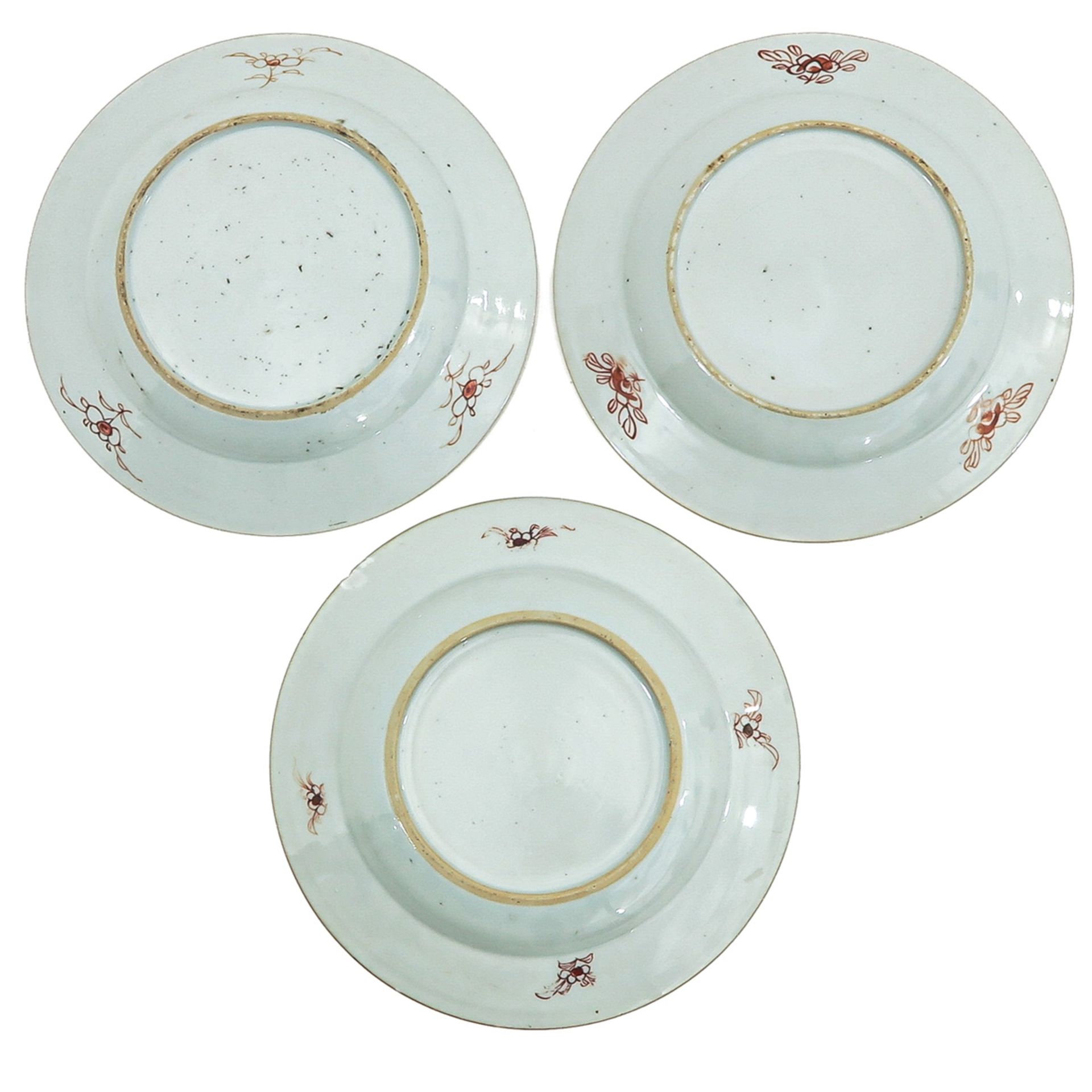 A Series of 3 Famille Rose Plates - Bild 2 aus 10