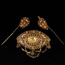 A Set of 14KG Jewelry from South Beveland