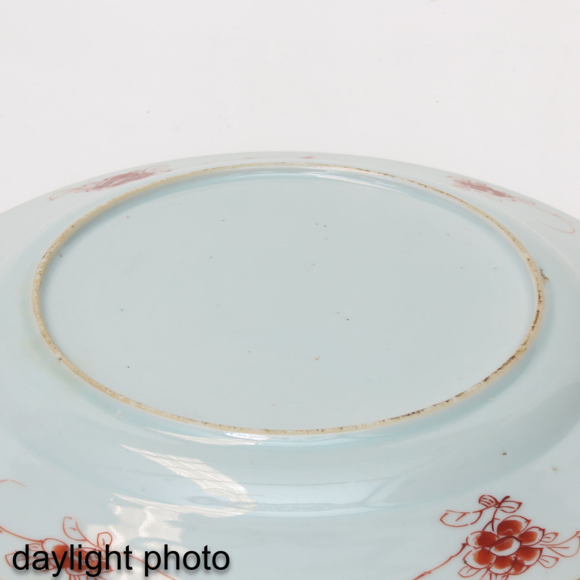 A Pair of Famille Rose Plates - Image 8 of 9