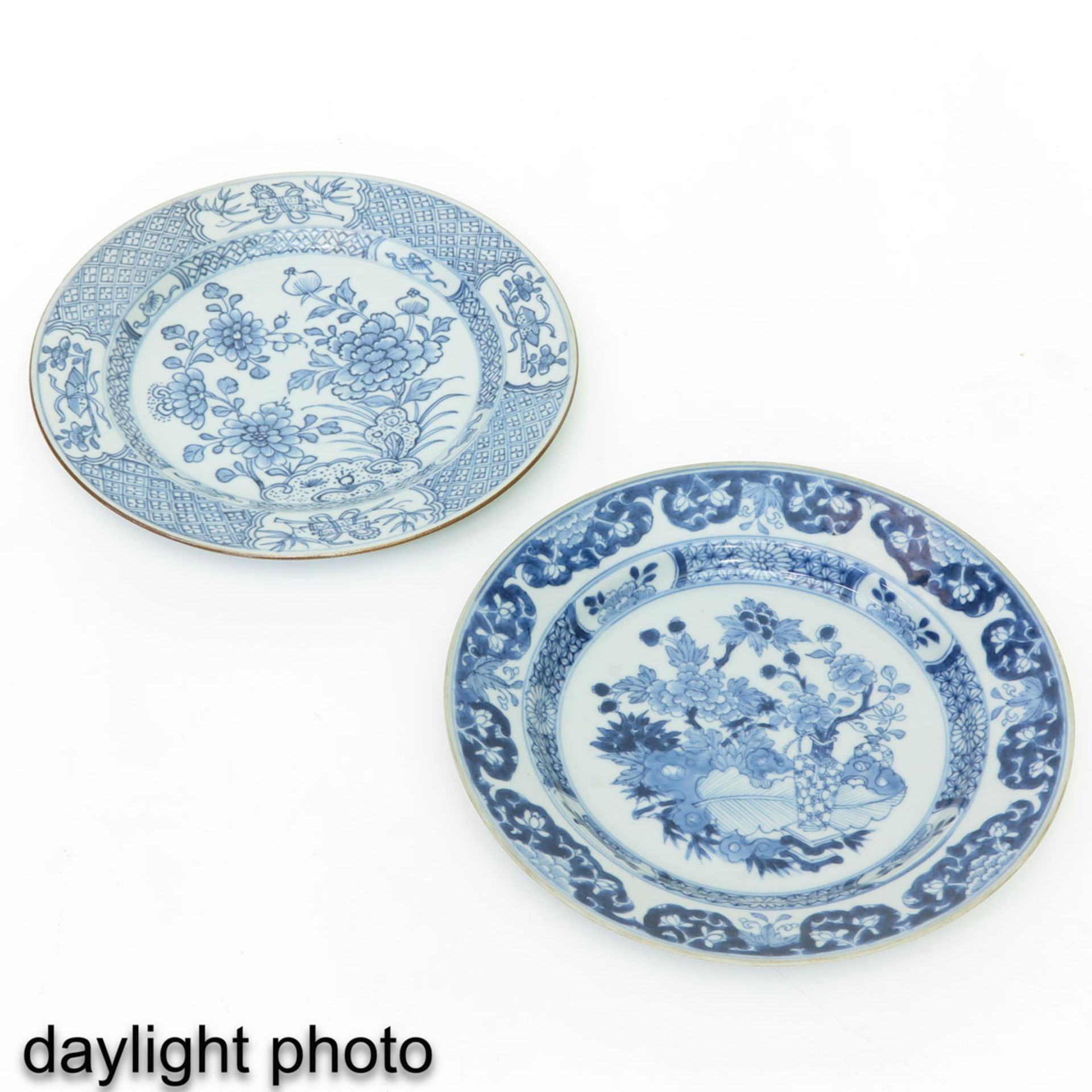 A Collection of 4 Blue and White Plates - Bild 7 aus 10