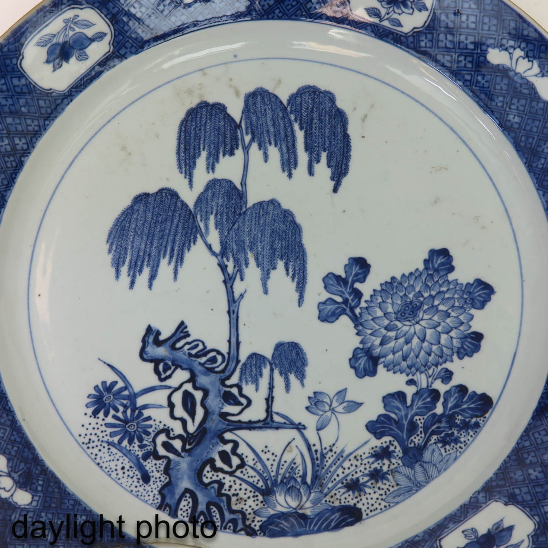 A Lot of 2 Blue and White Plates - Bild 9 aus 10