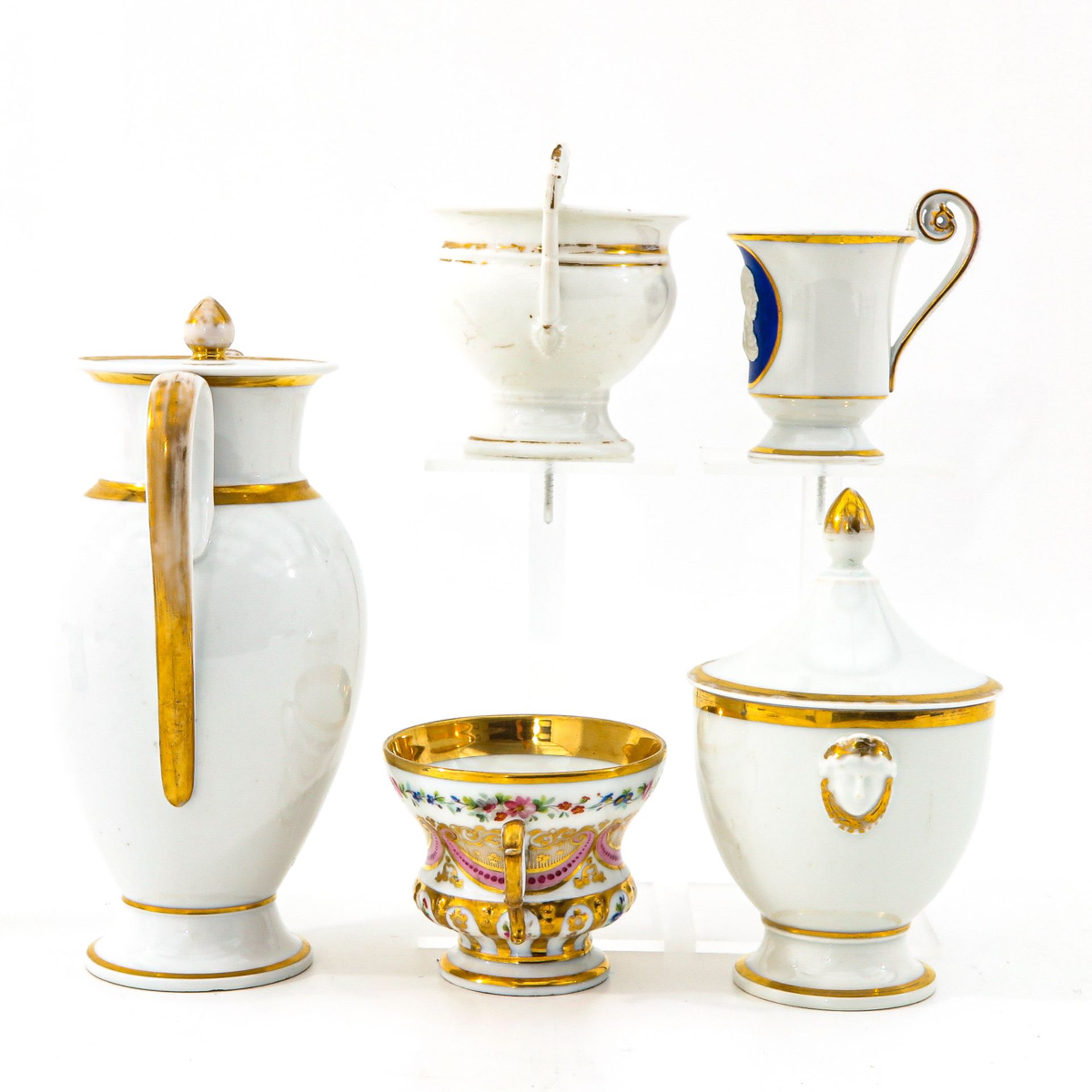 A Collection of Porcelain - Bild 2 aus 10