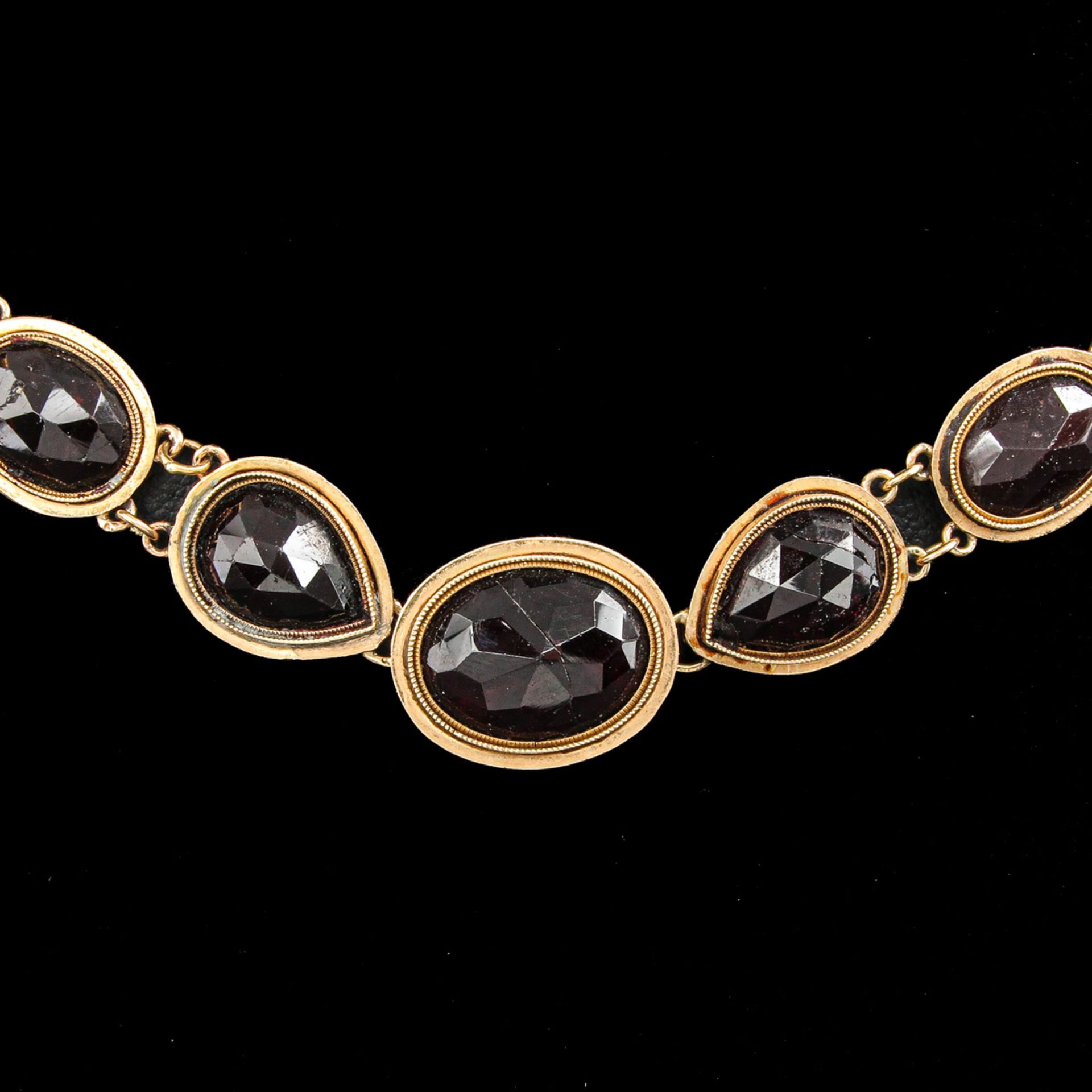 A 14KG Garnet Necklace - Bild 2 aus 8