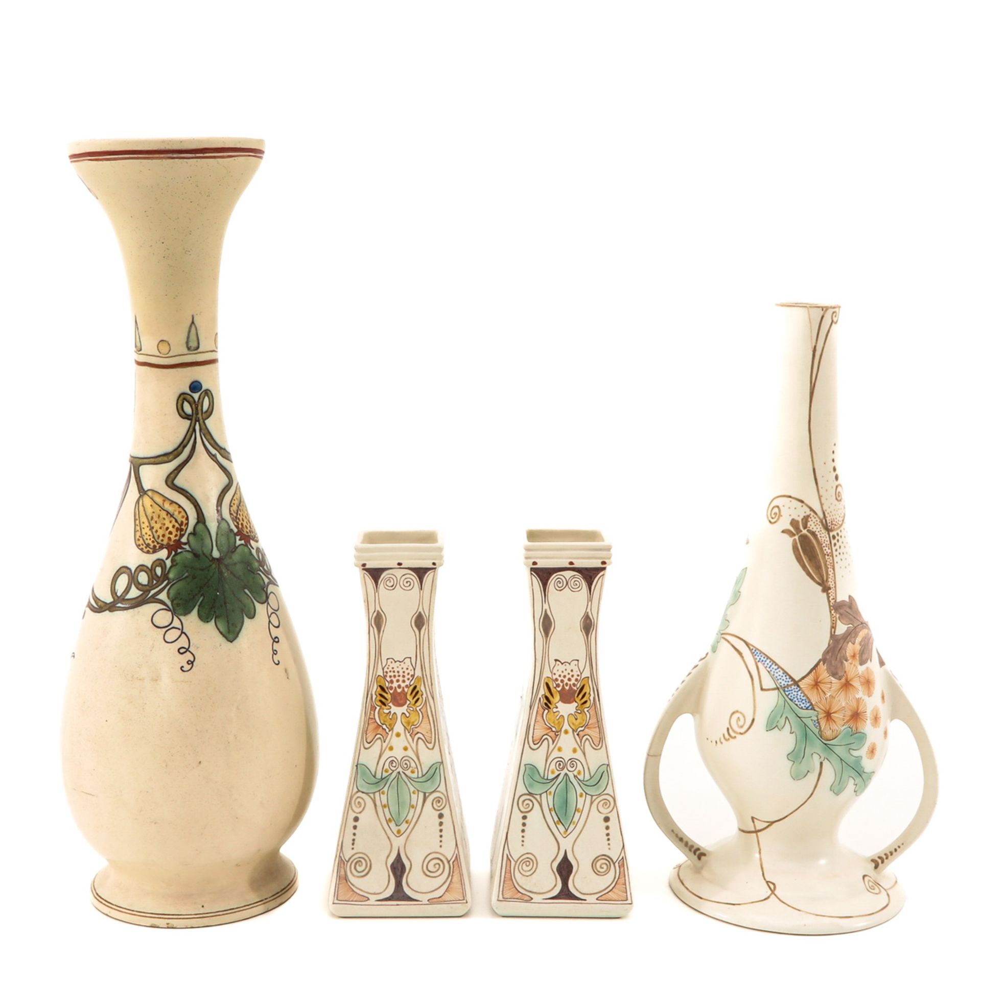 A Collection of 4 Vases - Image 3 of 10