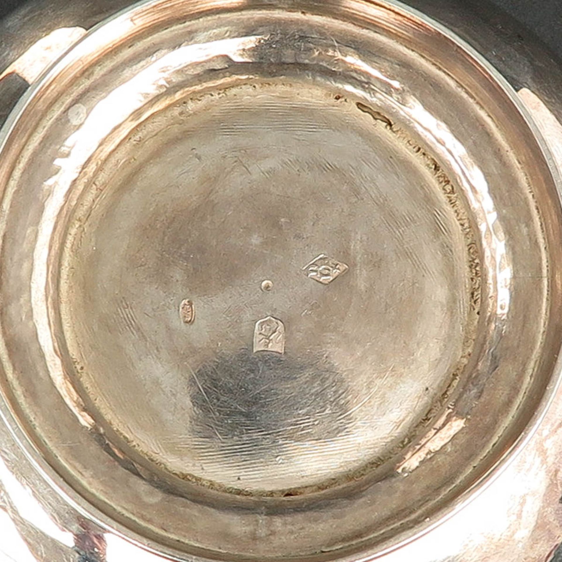 A Dutch Silver Milk Jug and Teapot - Bild 8 aus 9